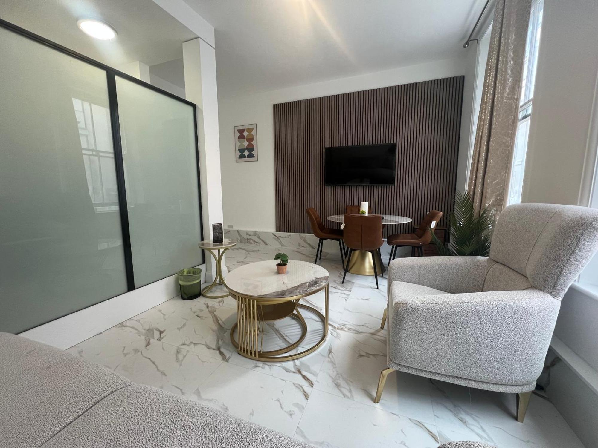Stylish And Modern In Vibrant Soho Unbeatable Location Wdg *