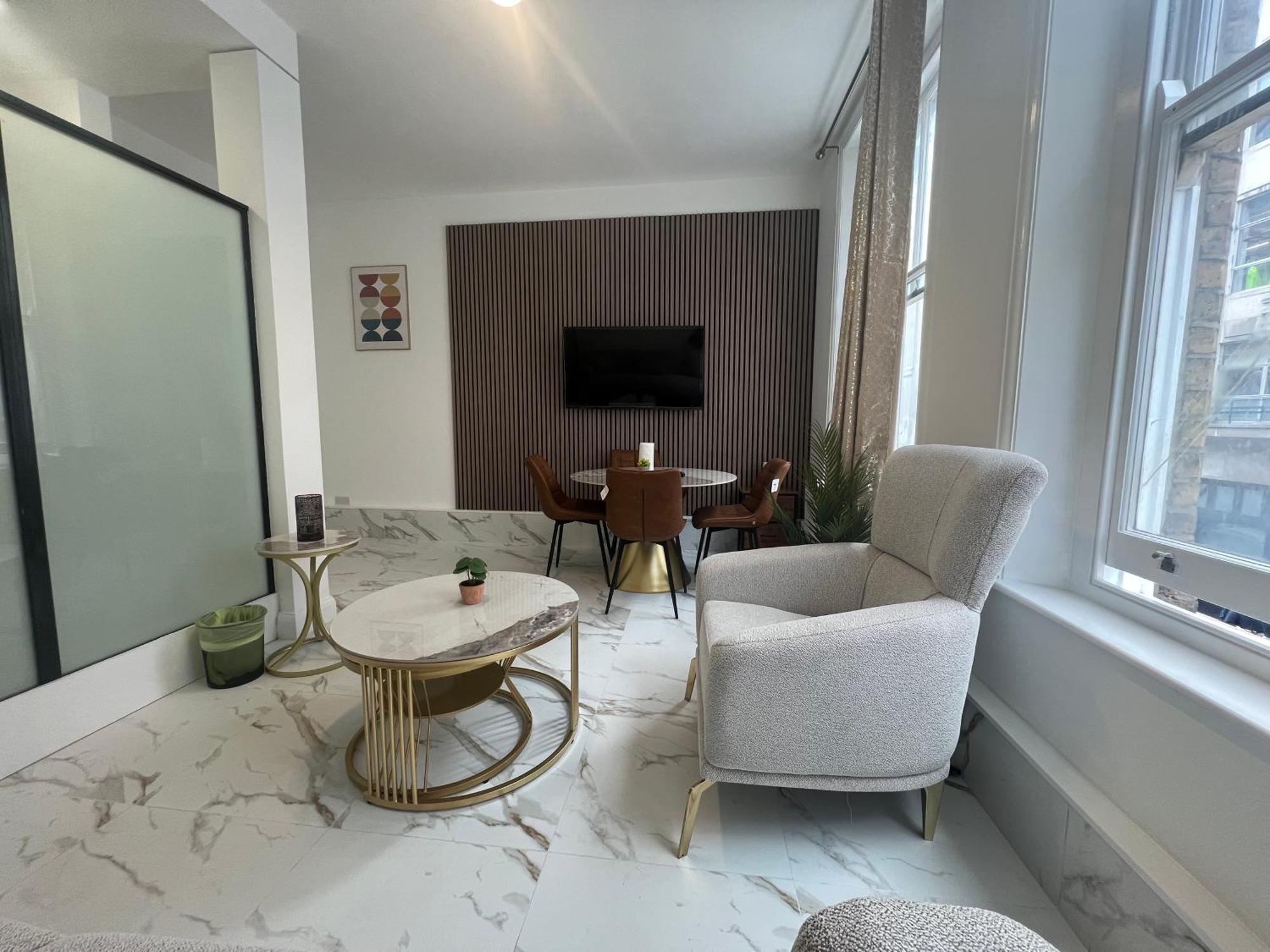 Stylish And Modern In Vibrant Soho Unbeatable Location Wdg Londres