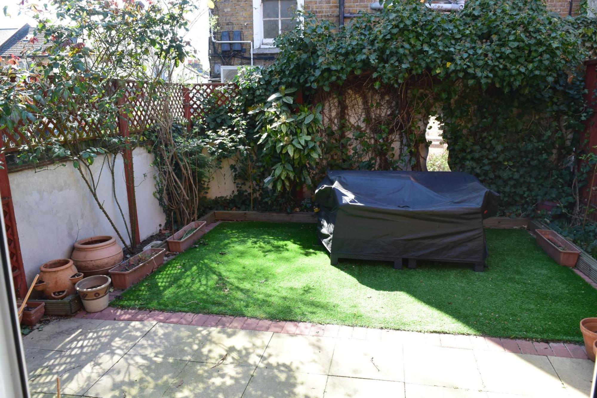 Appartement London Stratford - Spacious 2 Bed Flat With Secured Parking & Private Garden *