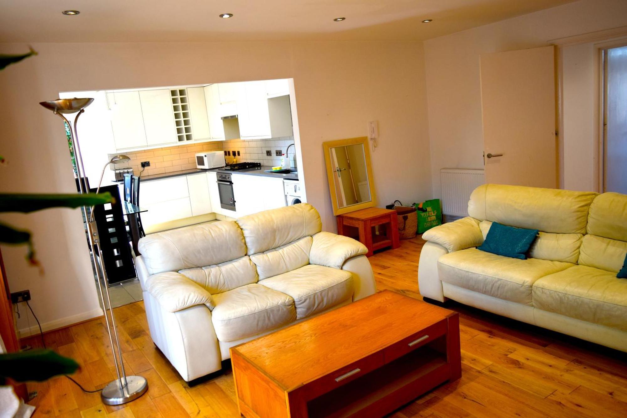 London Stratford - Spacious 2 Bed Flat With Secured Parking & Private Garden Appartement *
