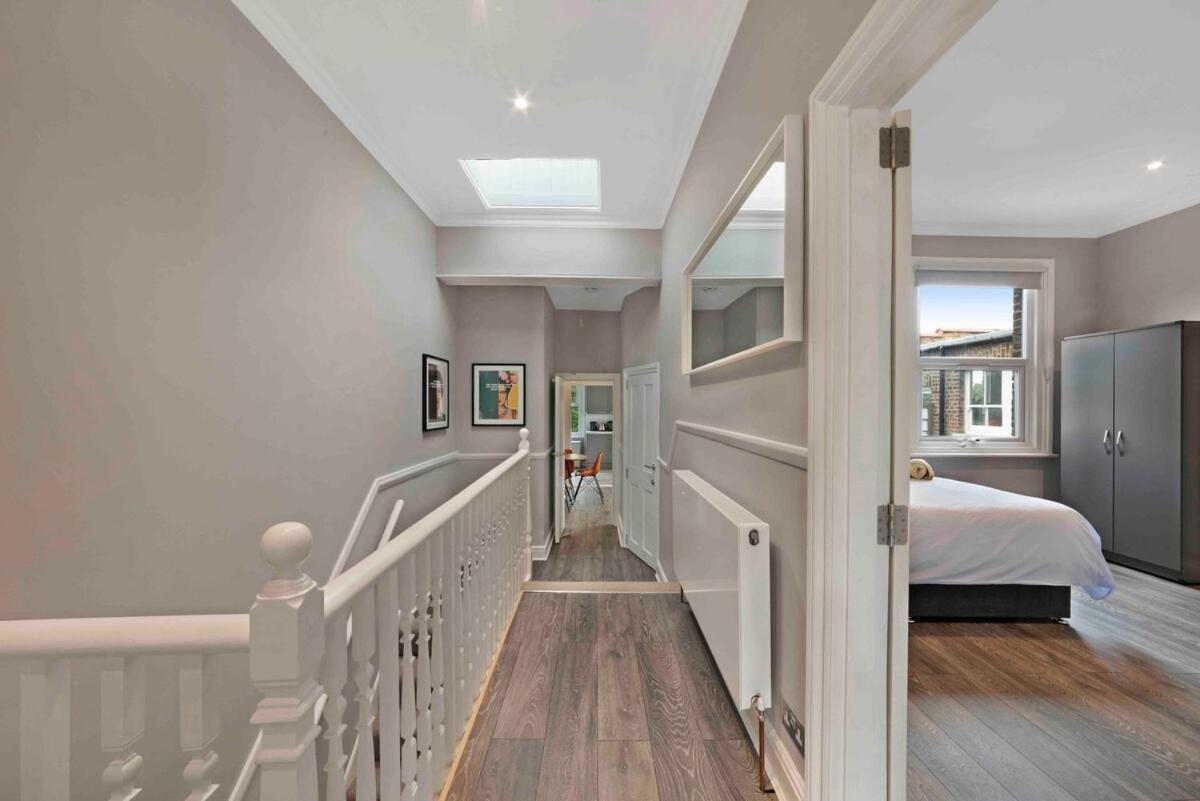 North Kensington Westfield 3 Bedroom New Deluxaprt *