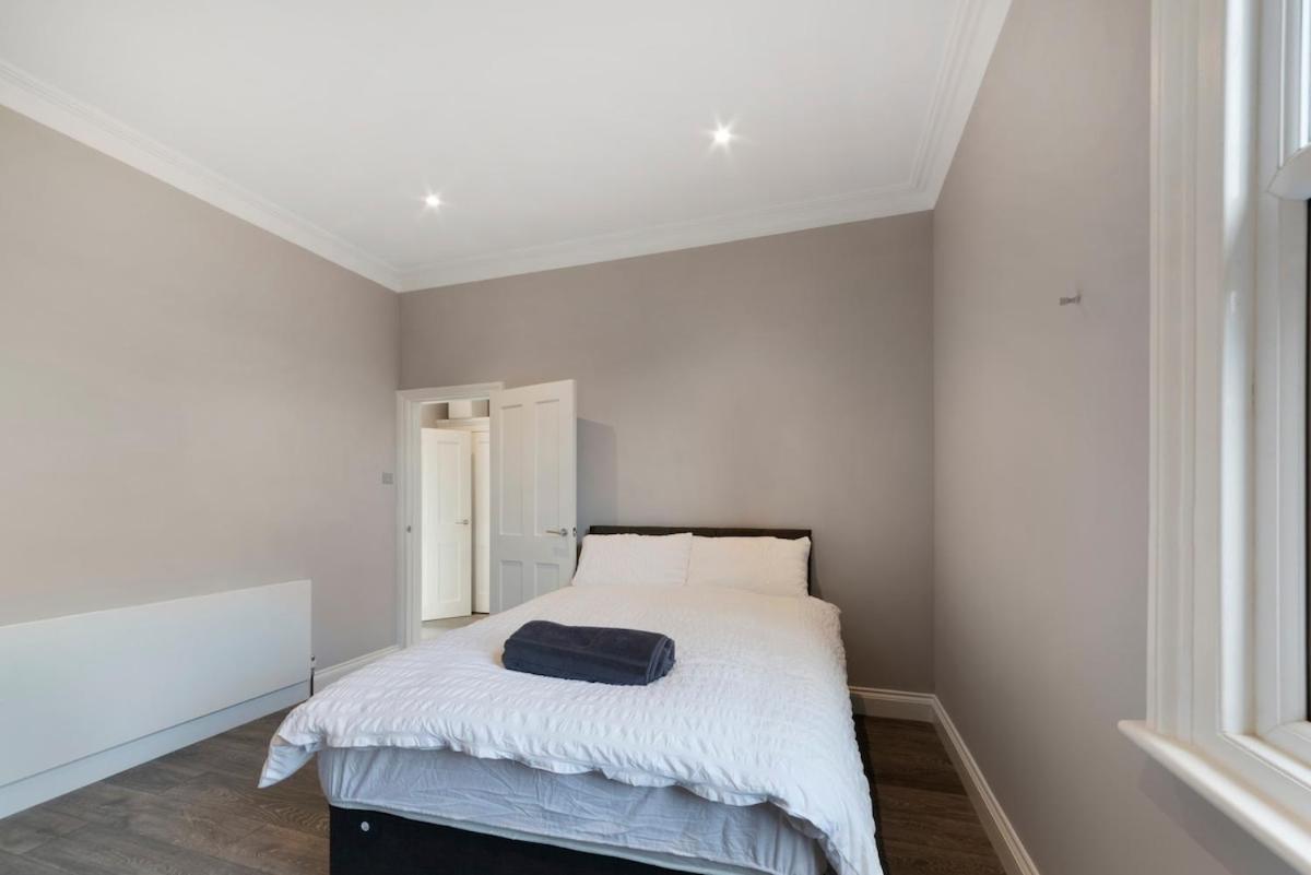 North Kensington Westfield 3 Bedroom New Deluxaprt *