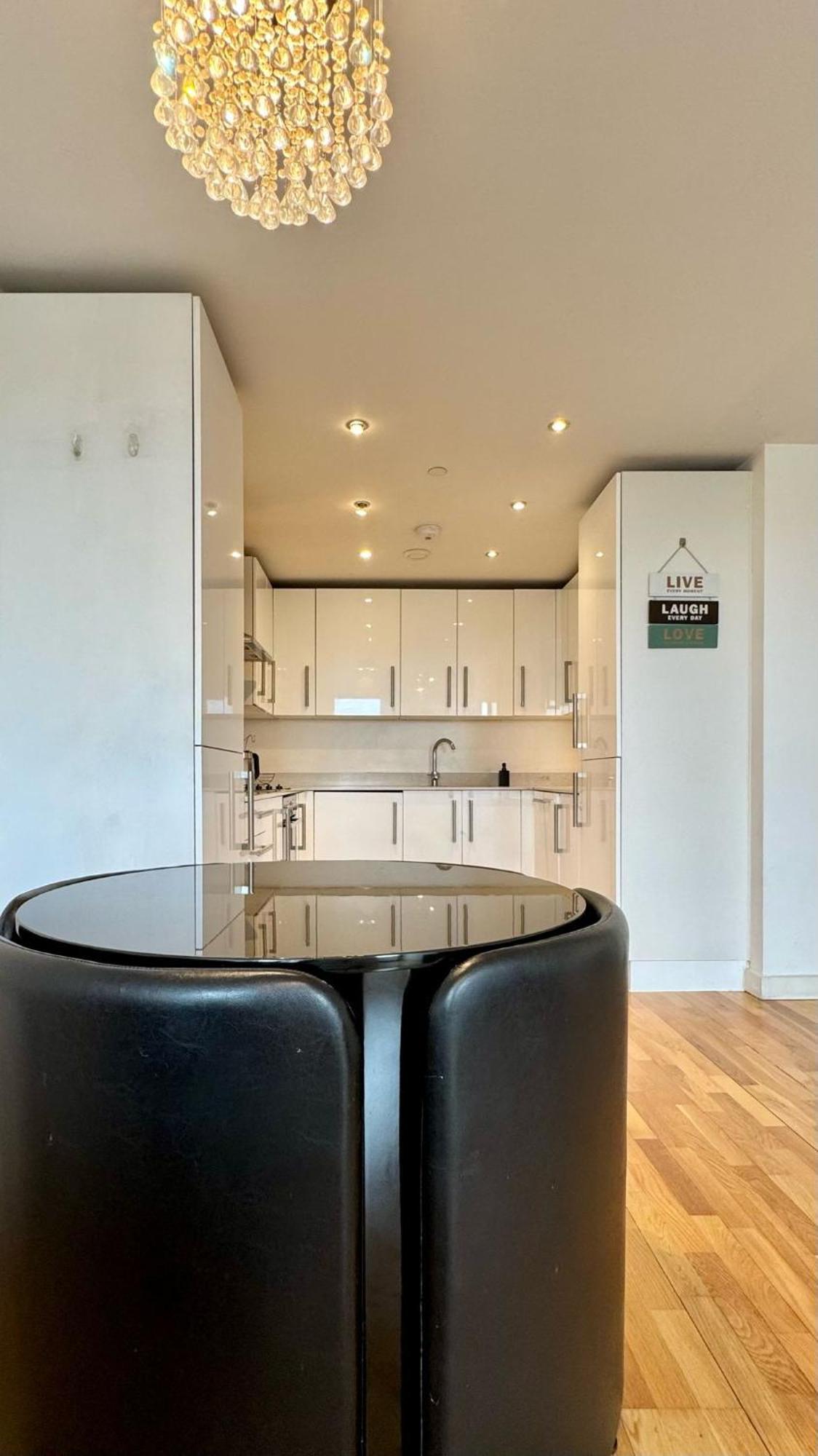 Stylish 2-bed Flat With Parking Appartement Londres