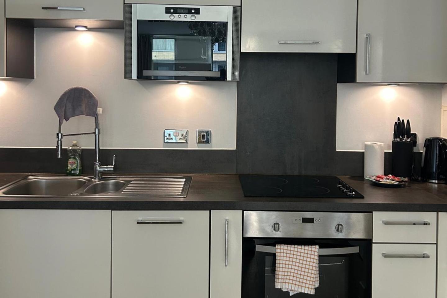 Appartement 1-Bed Apt Sleeps 4 Central To Shops & Transport *