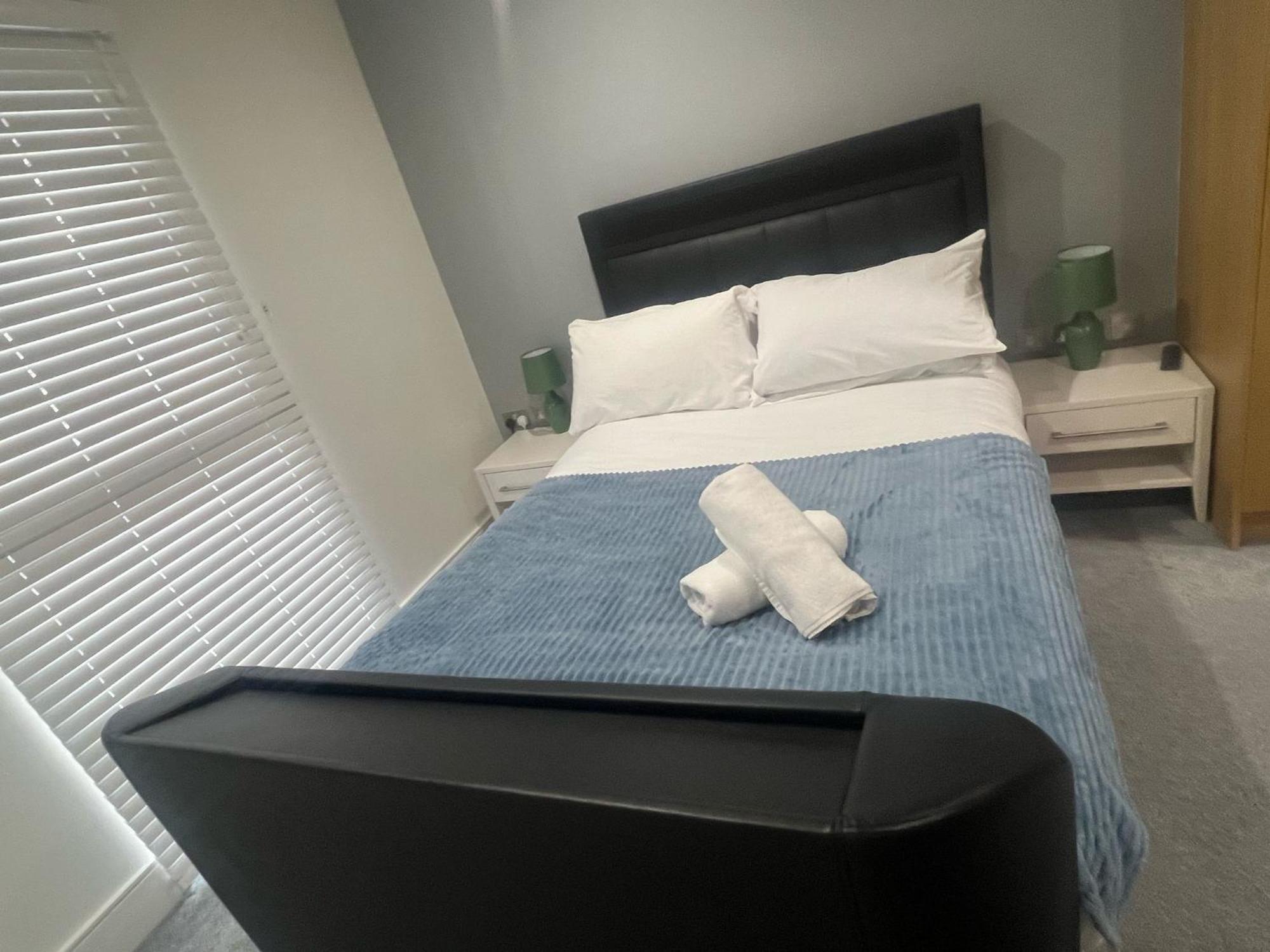 Modern 2 Bed 2 Bath Hyde Park Apartamento
