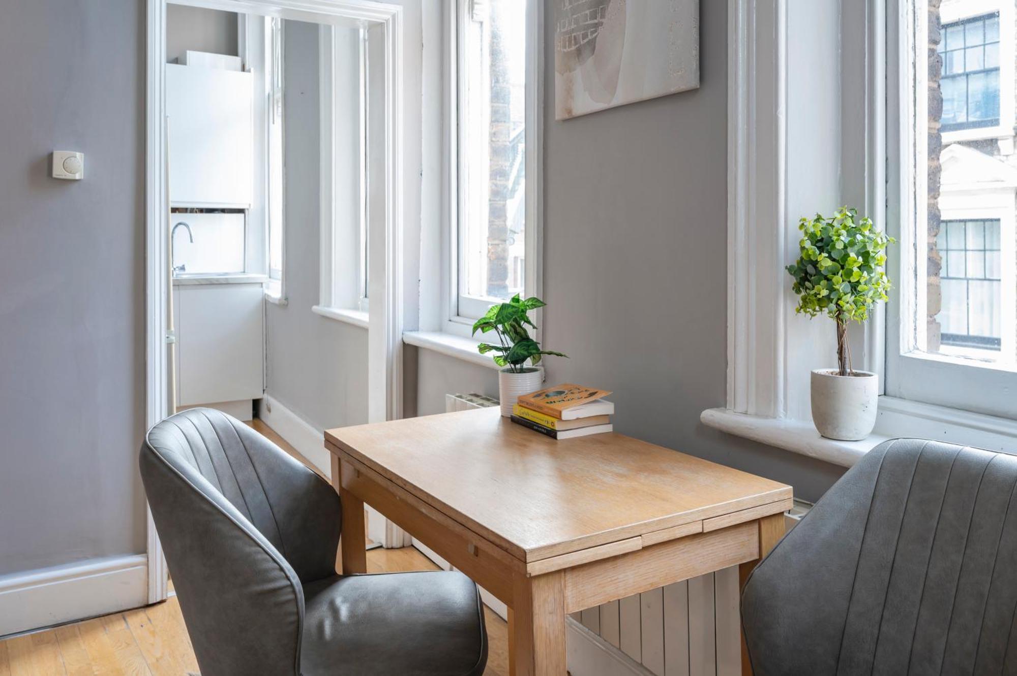 Sunny Corner In Center Of Appartement *