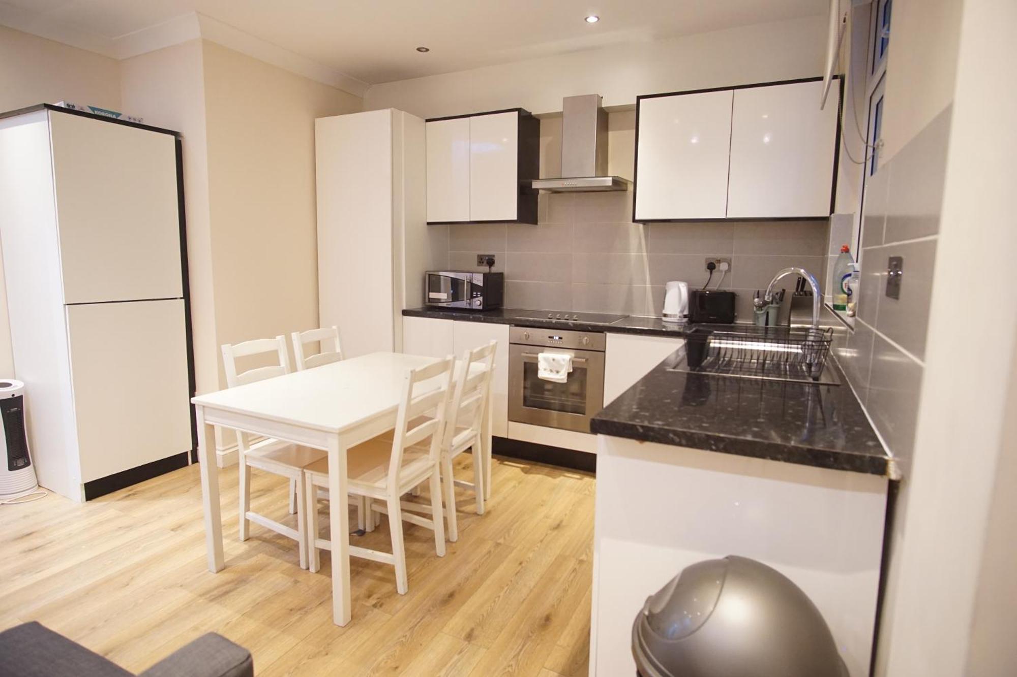 Evergreen Apartments, Flat 3, * Londen
