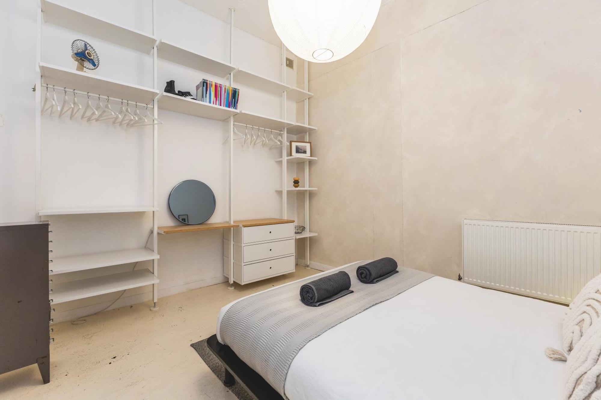 Bright & Spacious 2br Flat, Great Transport Links Appartement