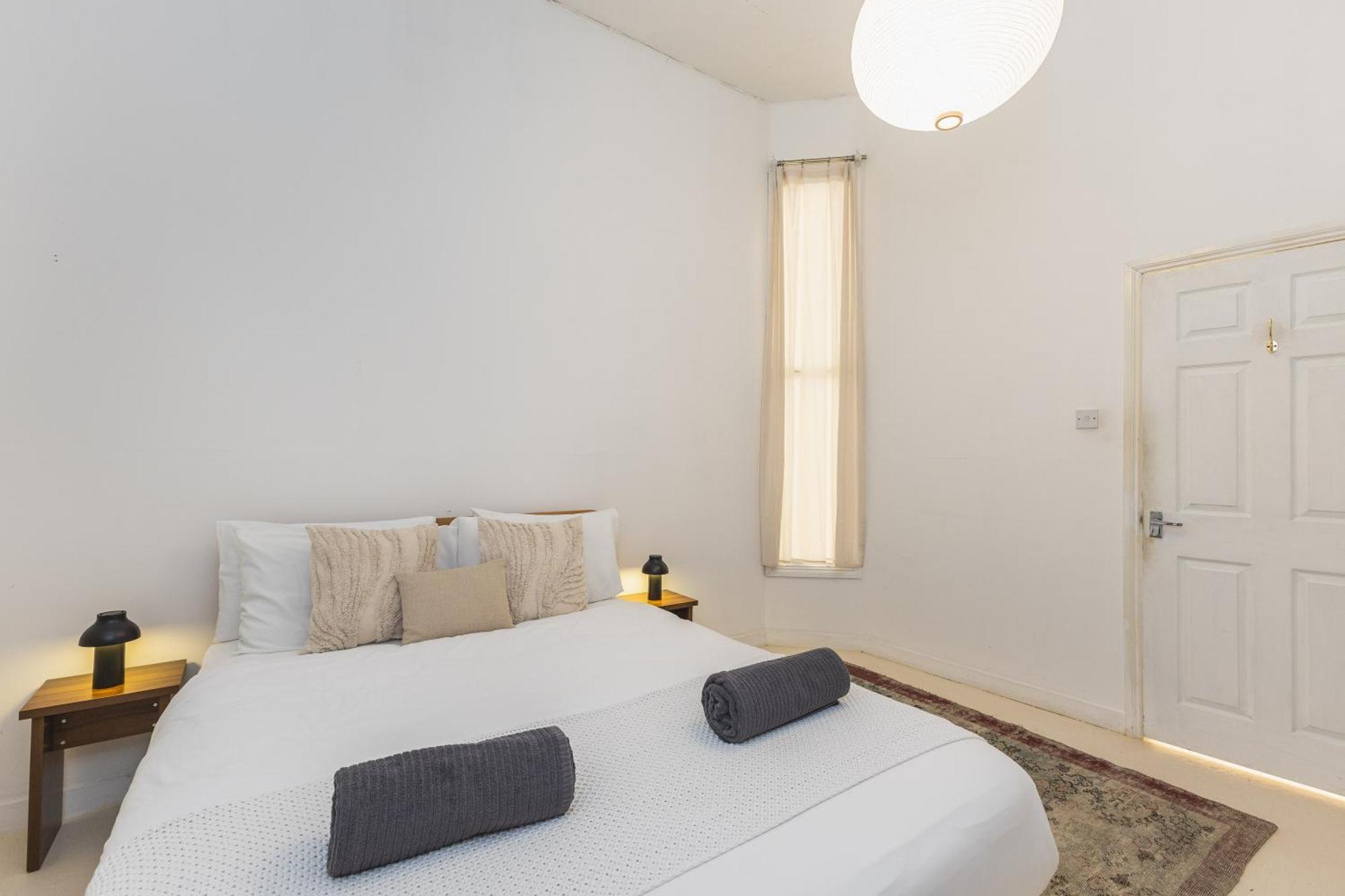 Bright & Spacious 2br Flat, Great Transport Links Appartement *