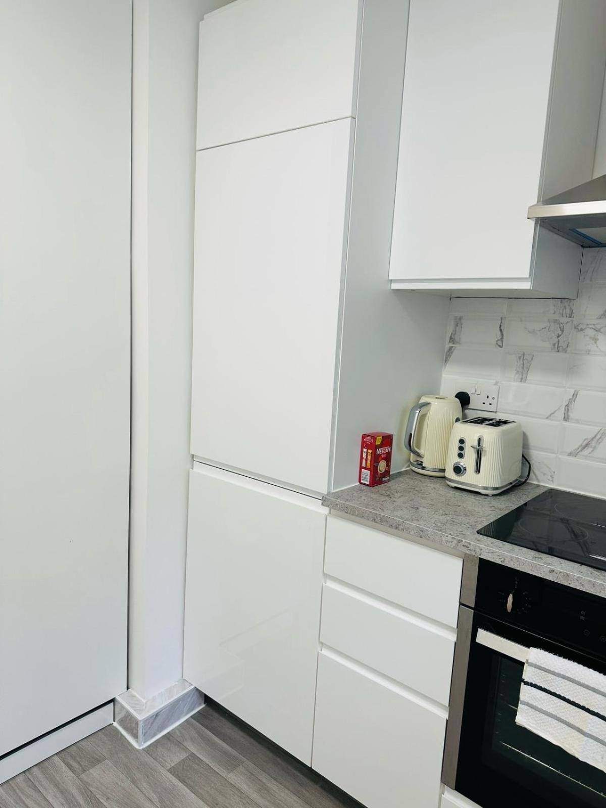 Entire 2-bedroom Flat Close To Hyde Park, Paddington Station, Bayswater And Queensway Station Appartement *