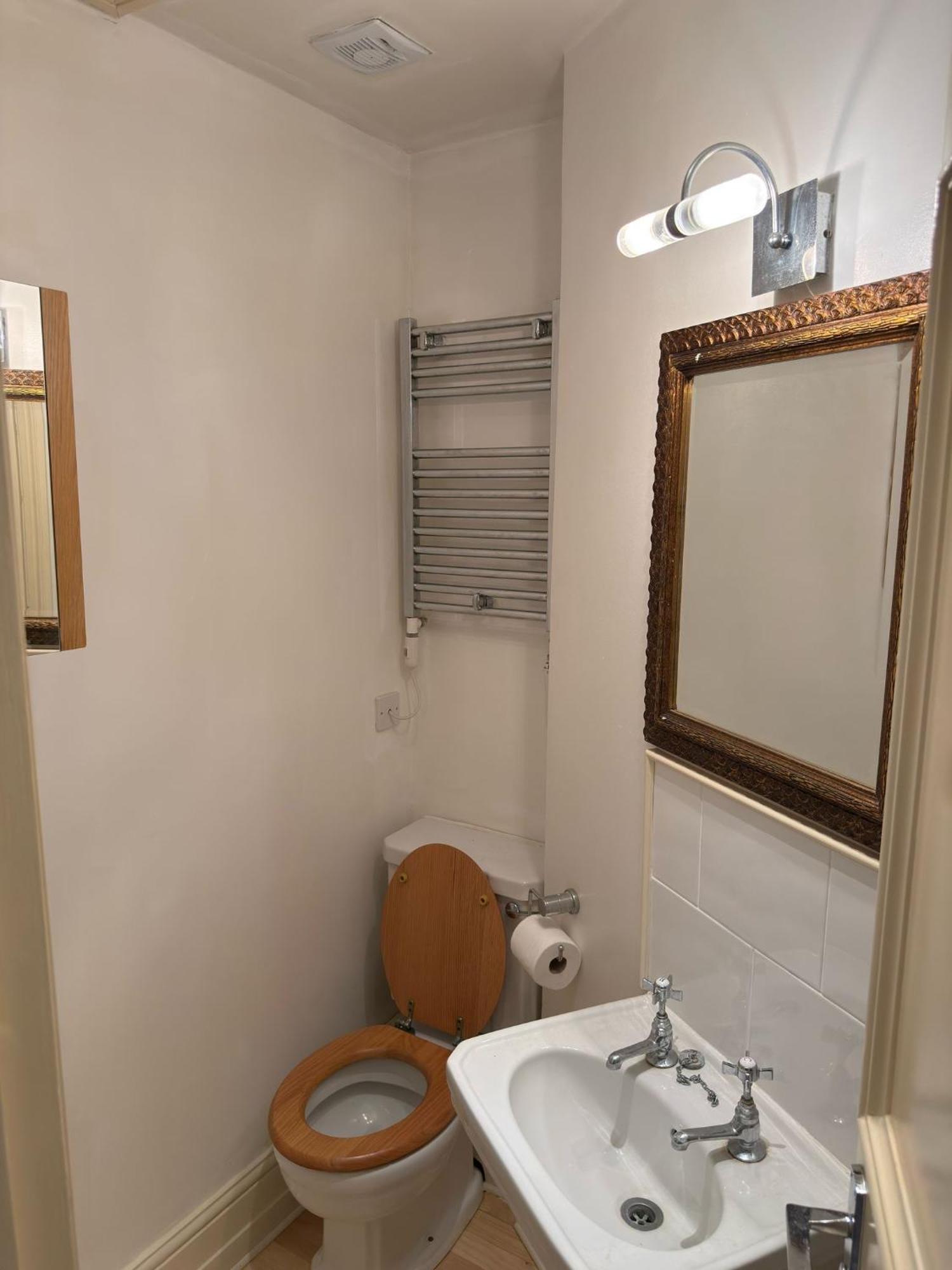 Newly Refurbished- Awesome Very Central Flat In Famous Notting Hill With A Balcony Appartement Londres