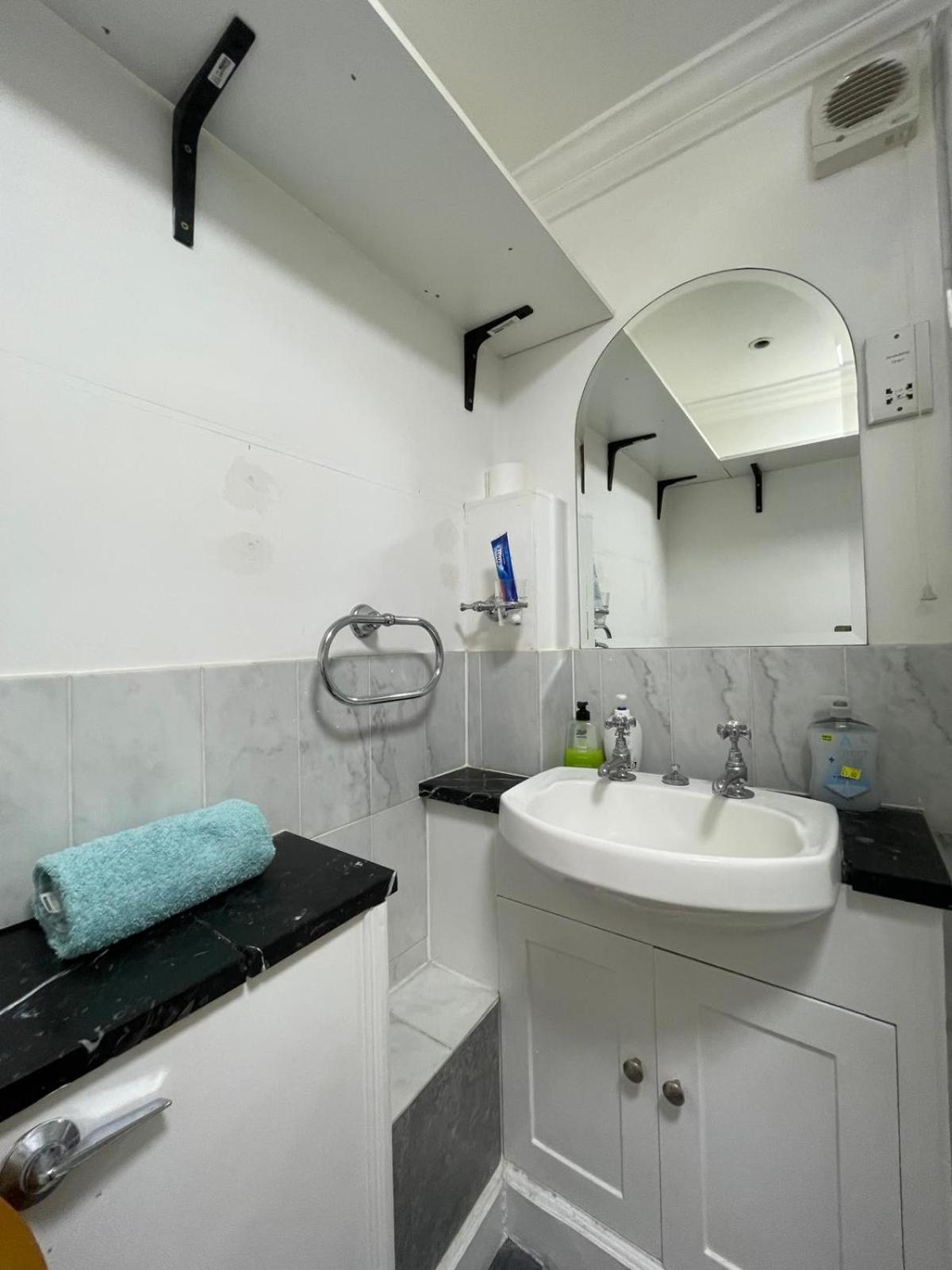 Charring Cross London, Prime Location *