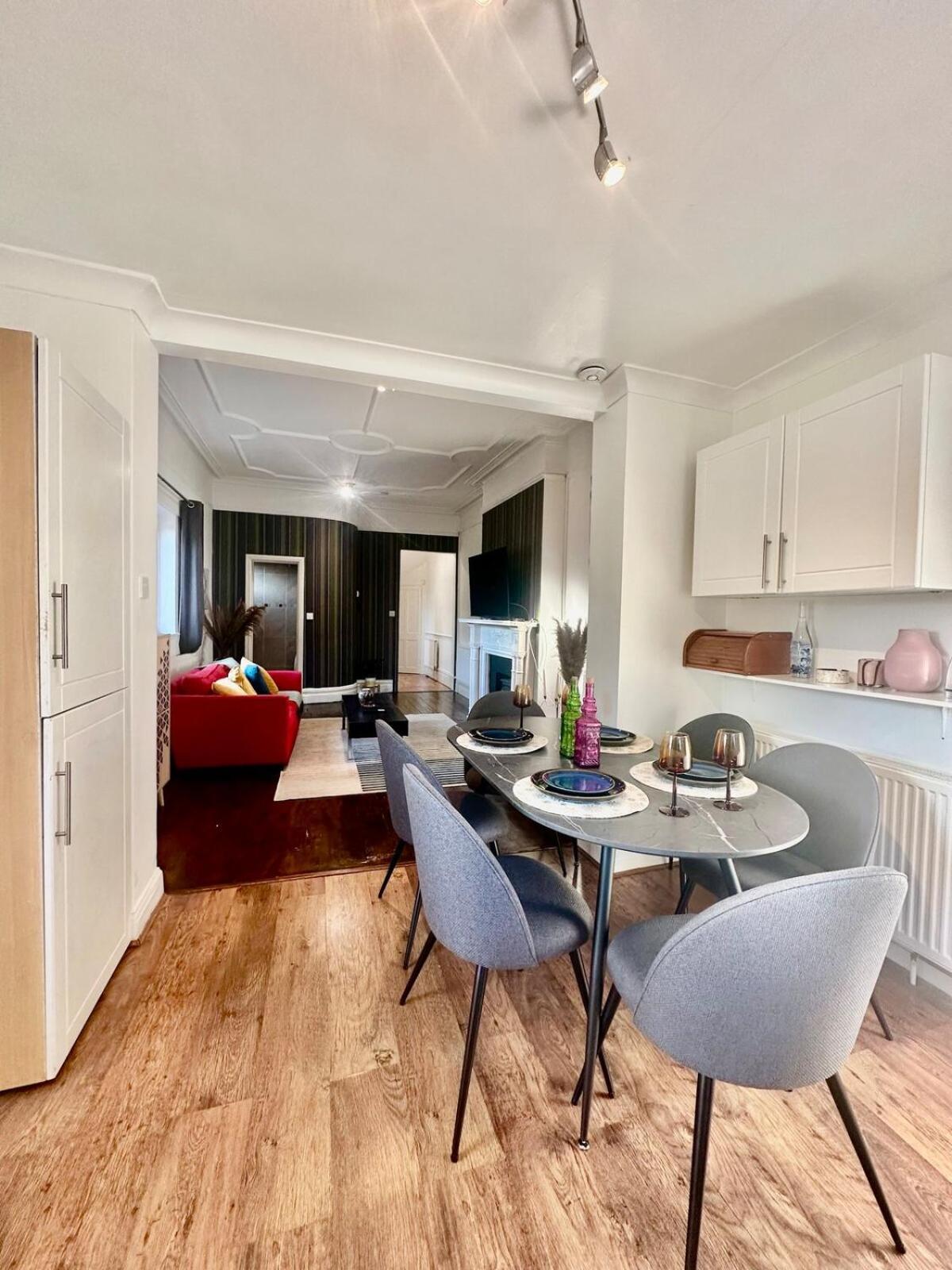 Apartment Lovely Flat Close To