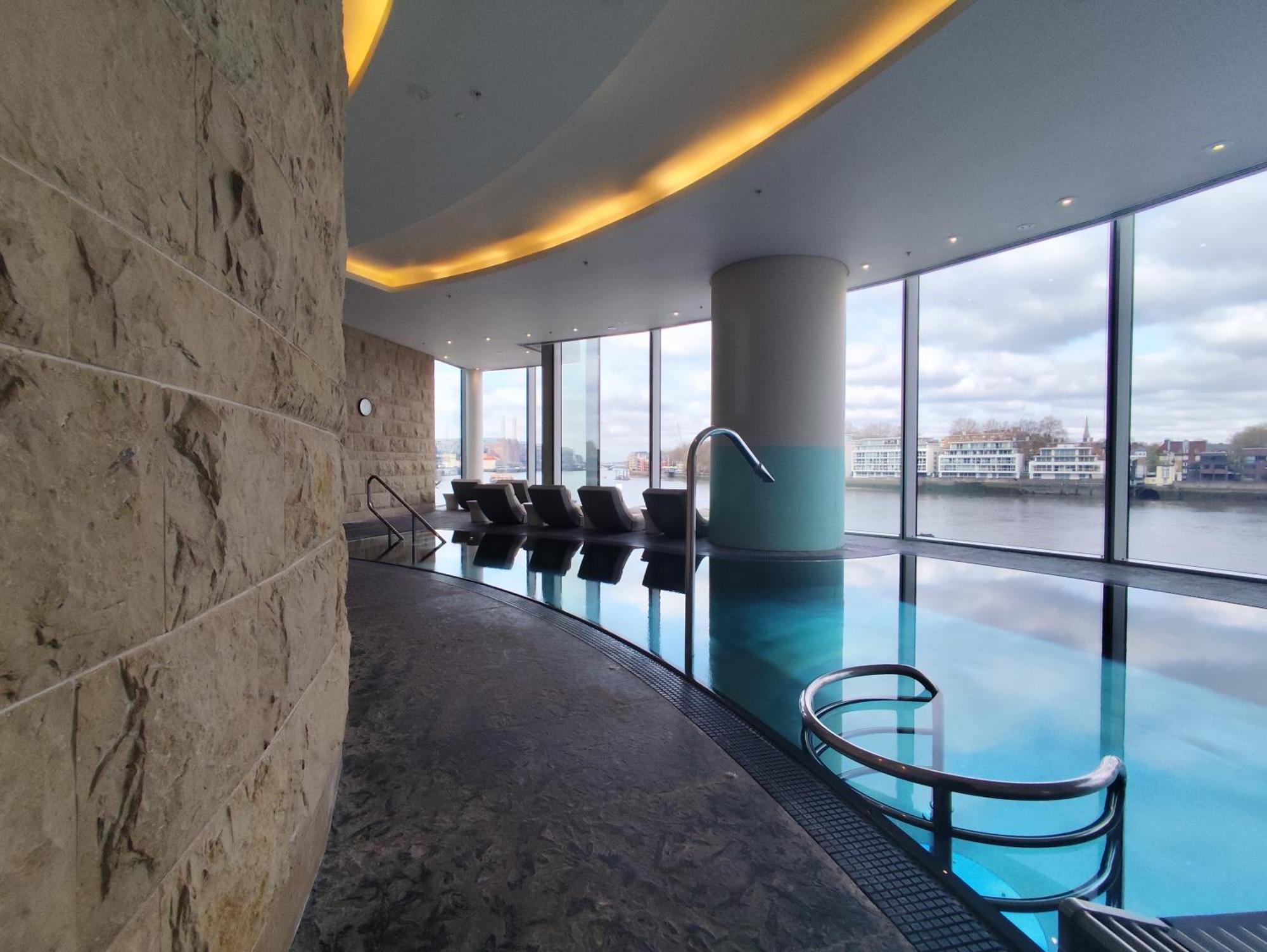 Luxury With Pool, Gym, Spa, Free Parking 3 Bedroom * Londres
