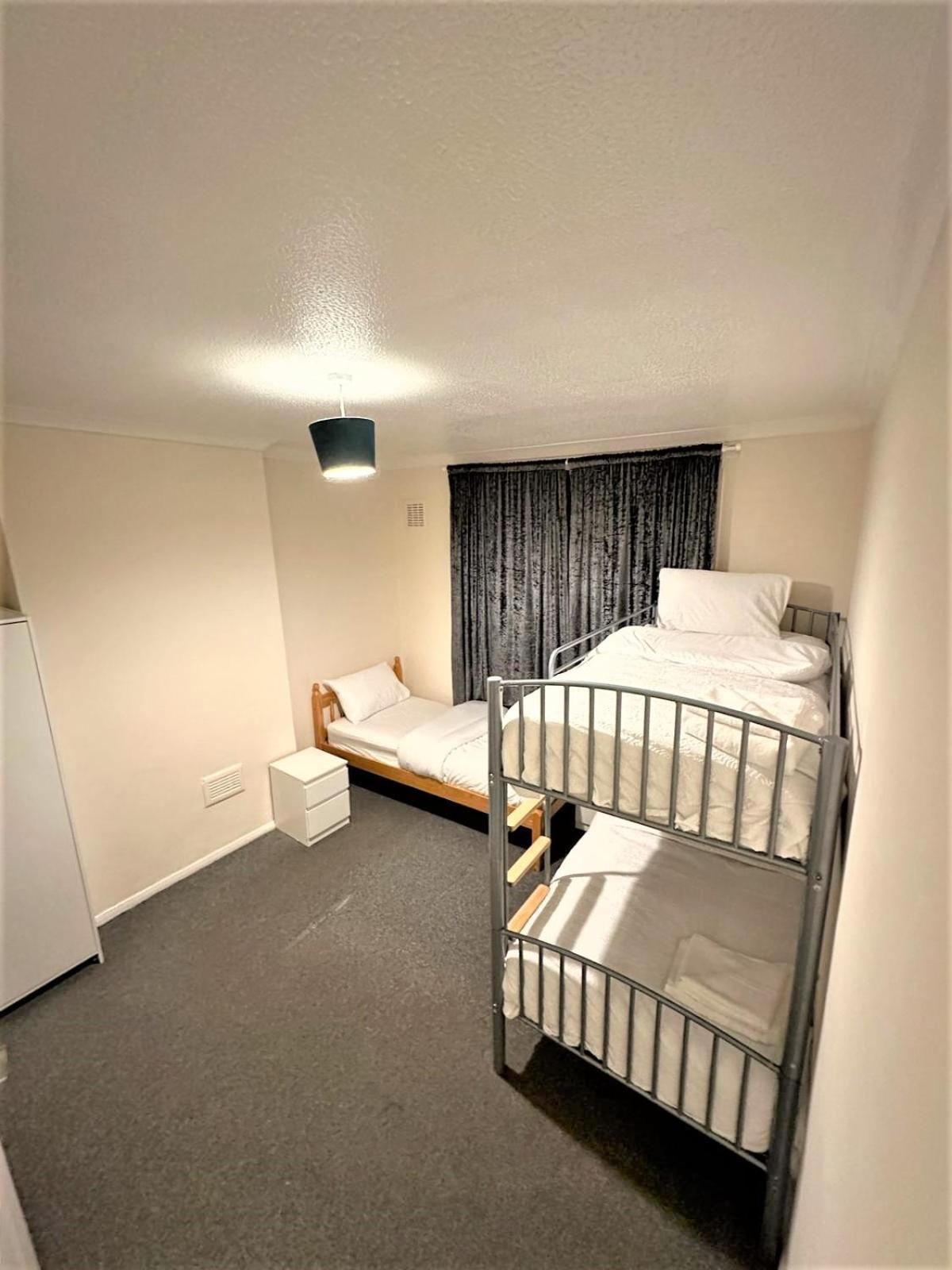 Beautiful Two Bedroom Near O2 Arena Appartement