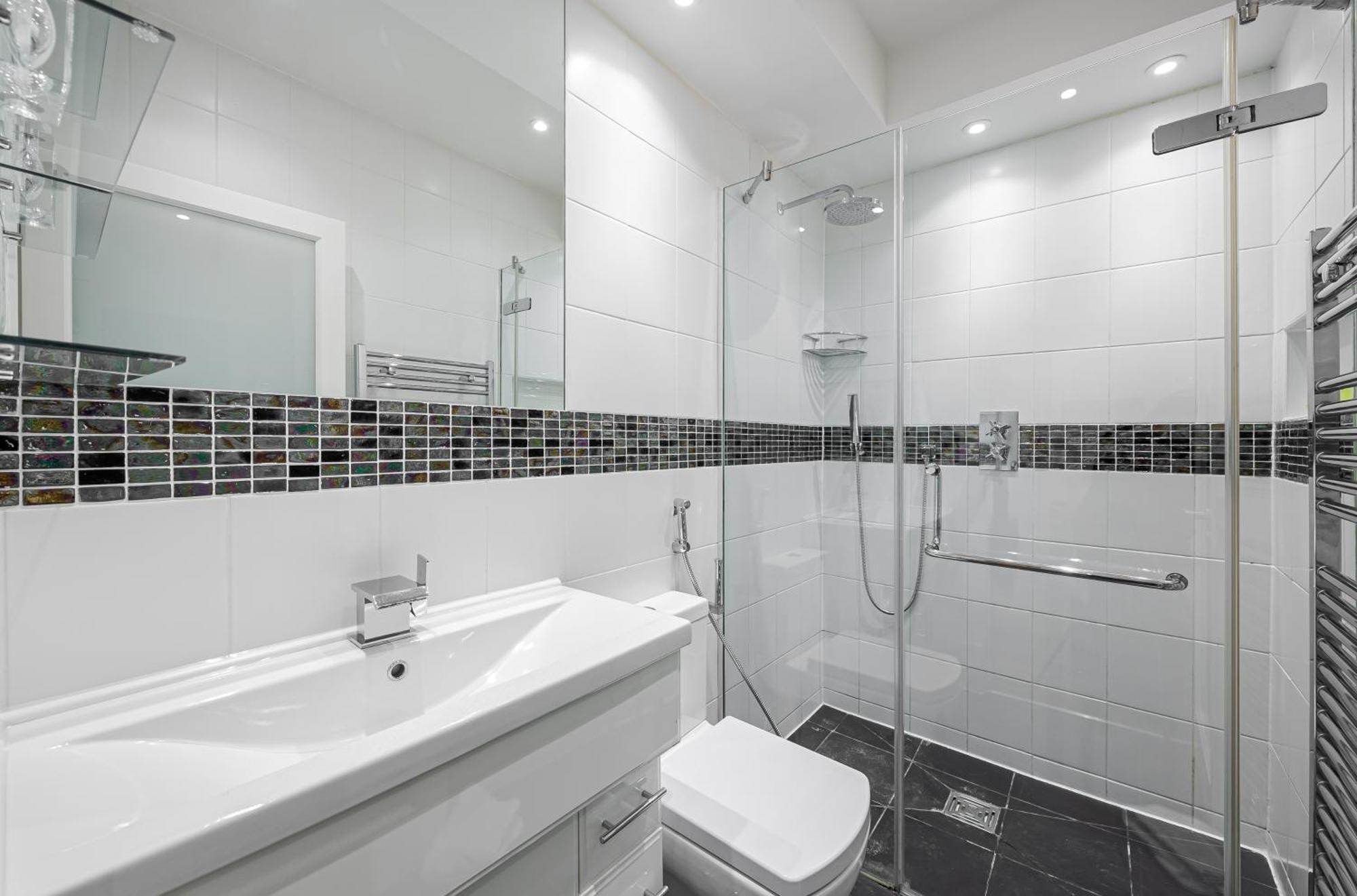 Chic Belgravia Hideaway With Private Patio 10 Mins To Harrods Apartamento Londres