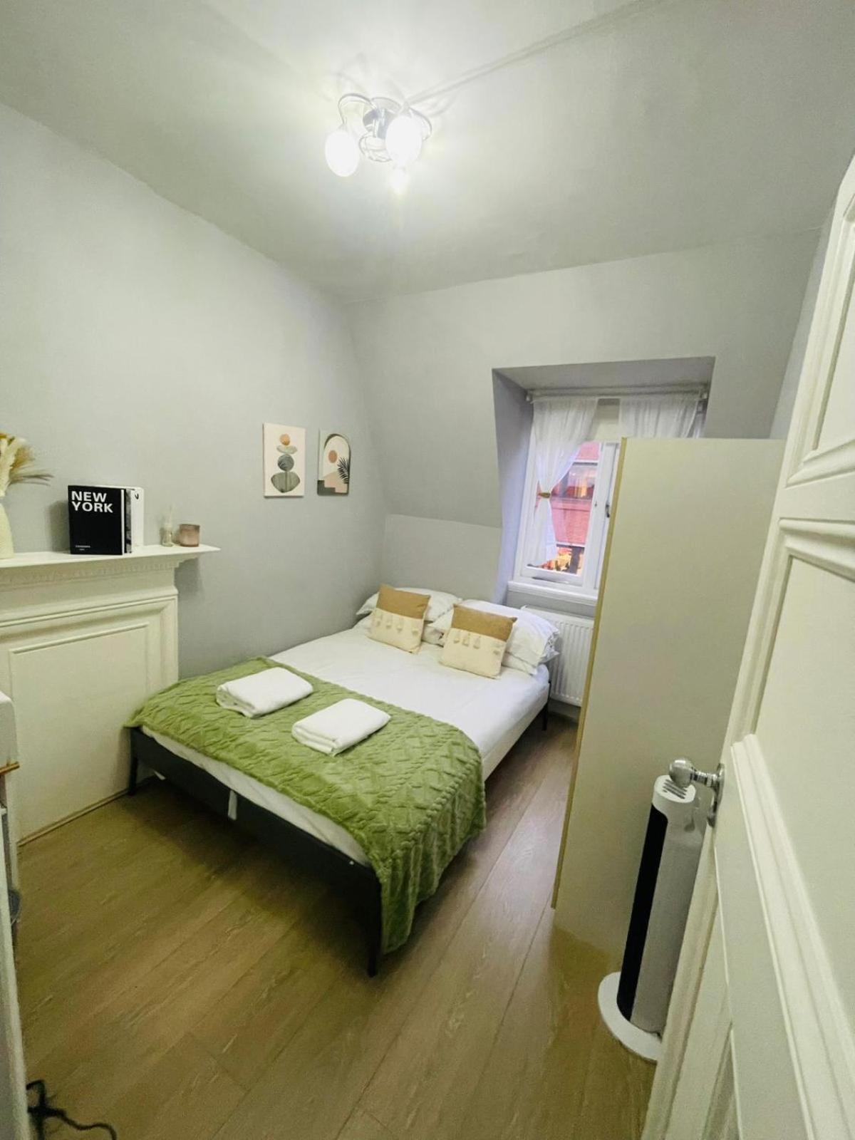 Apartment In The Heart Of High Street Kensington