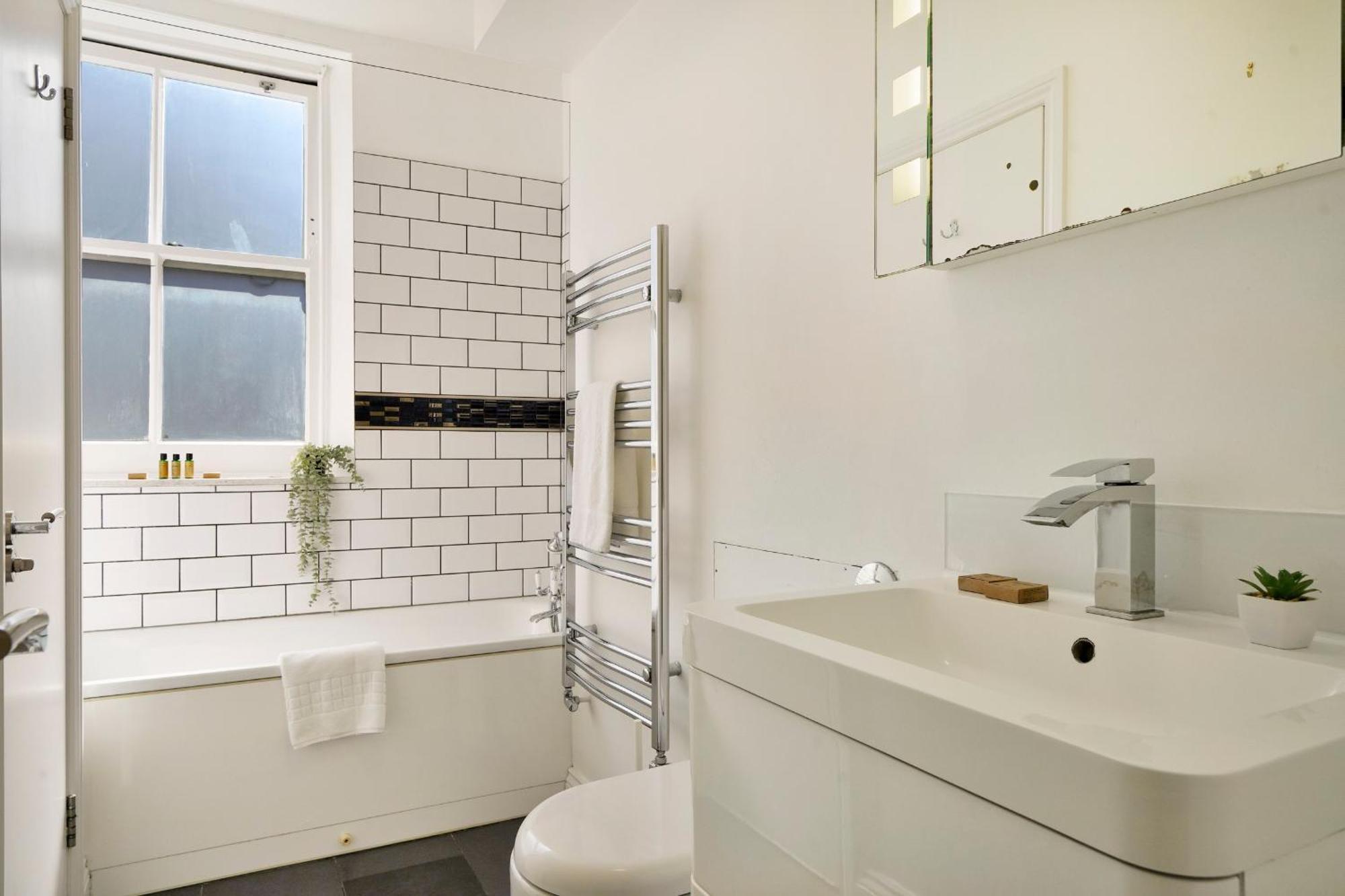 Two Bed By Livestay Short Lets & Serviced Near Oxford Circus * London