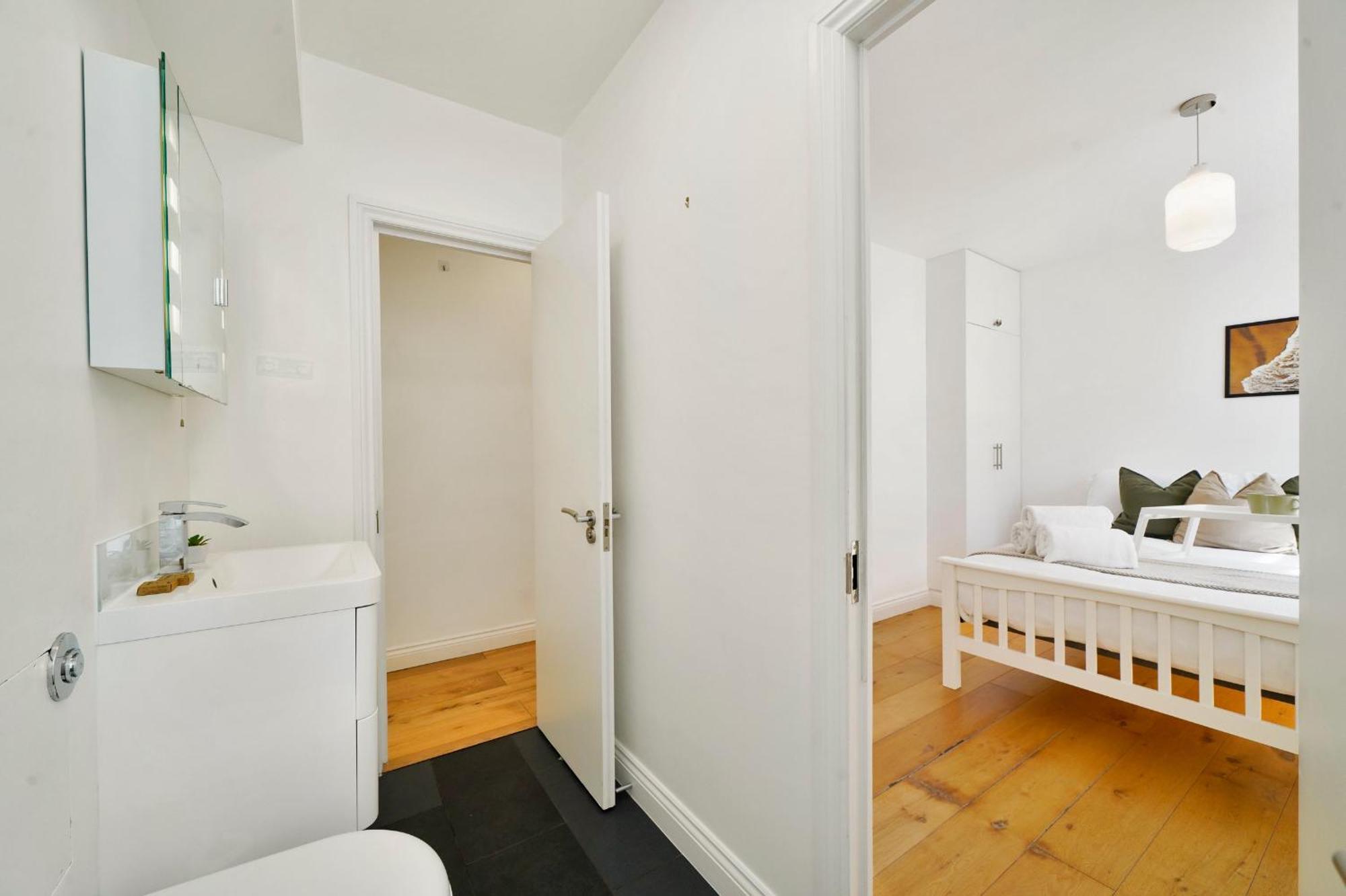Two Bed By Livestay Short Lets & Serviced Near Oxford Circus *