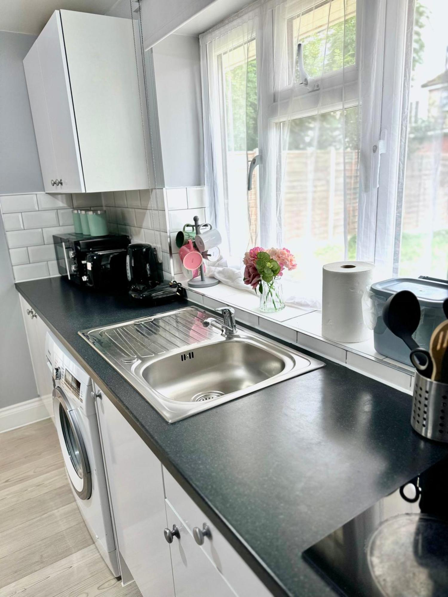 Garden 1-bed Flat 30min To Downtown & Free Parking Apartment *