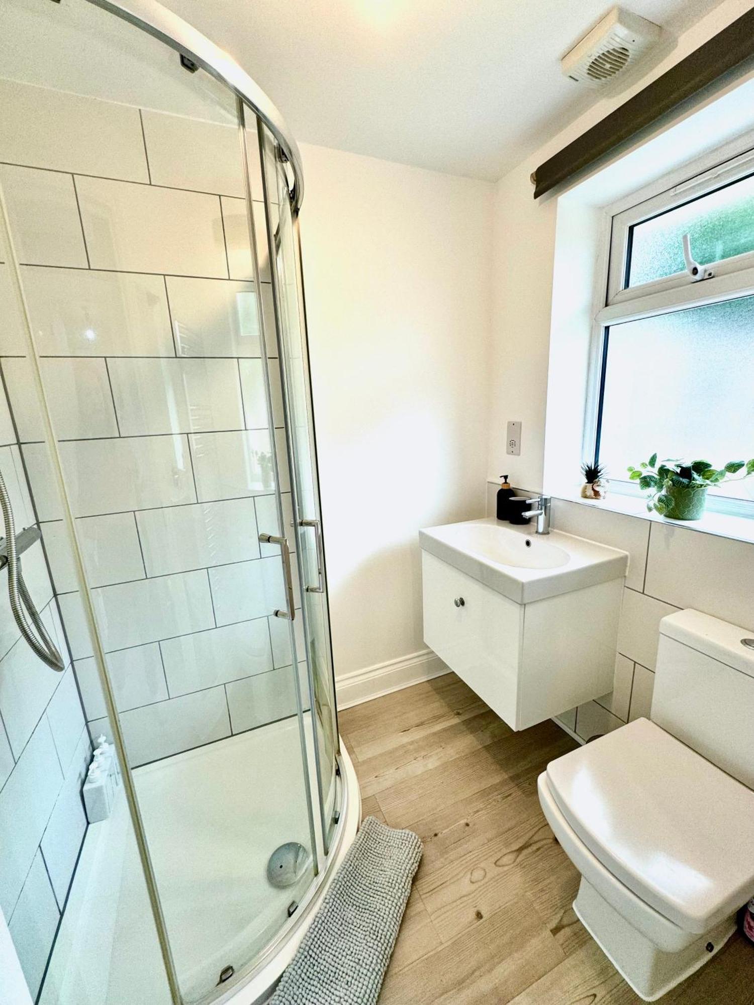 Garden 1-bed Flat 30min To Downtown & Free Parking Apartment London