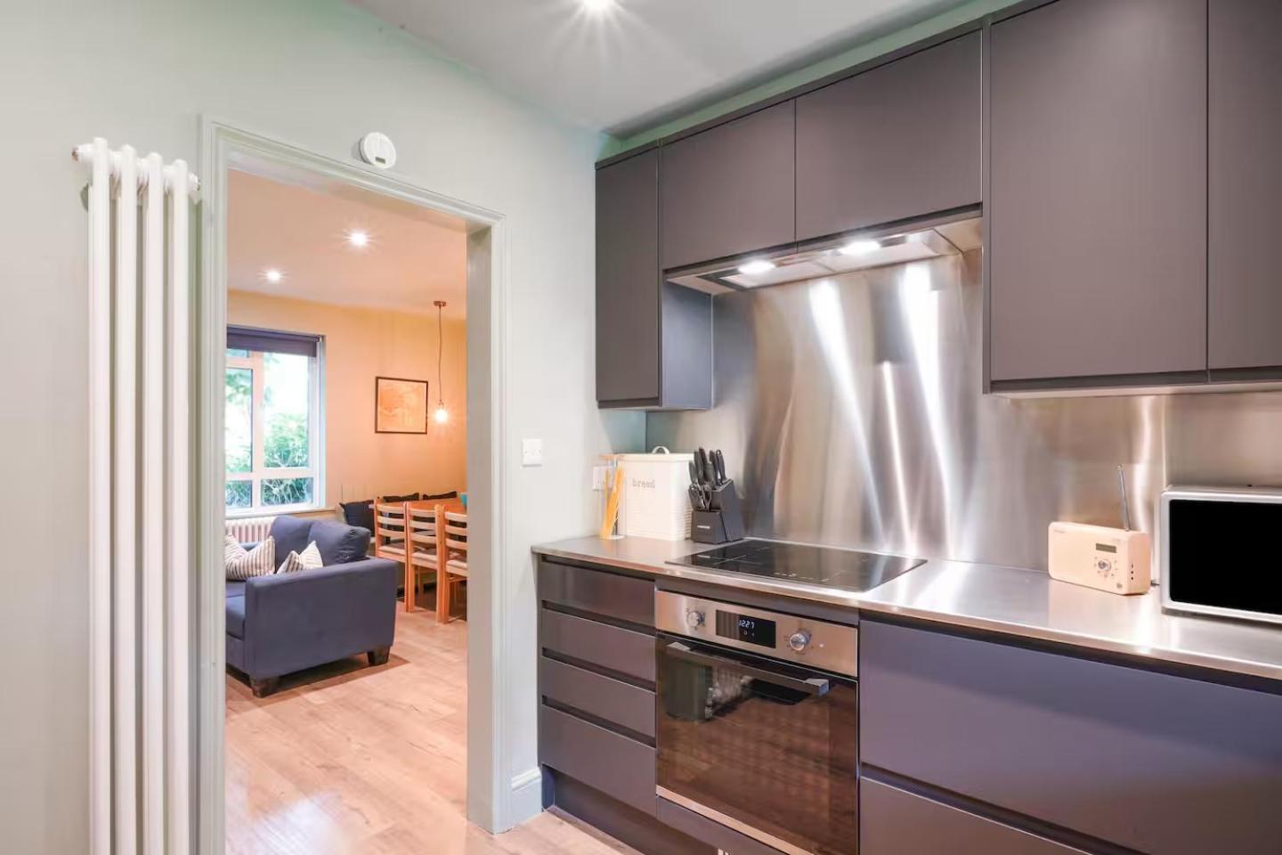 Pass The Keys Modern & Bright 3 Bedroom In Leafy Barnsbury Hébergement de vacances