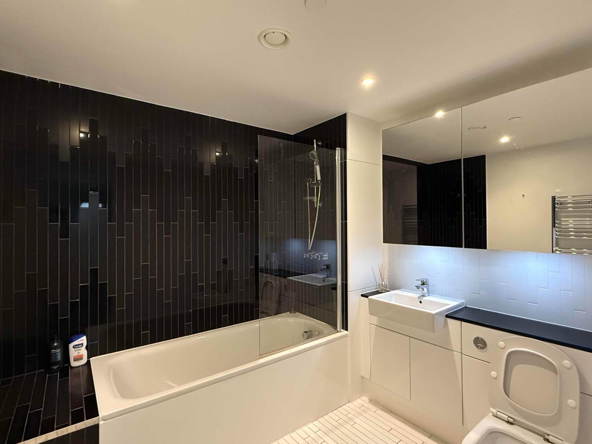 Luxury With Private Balcony In Zone 1 Apartamento