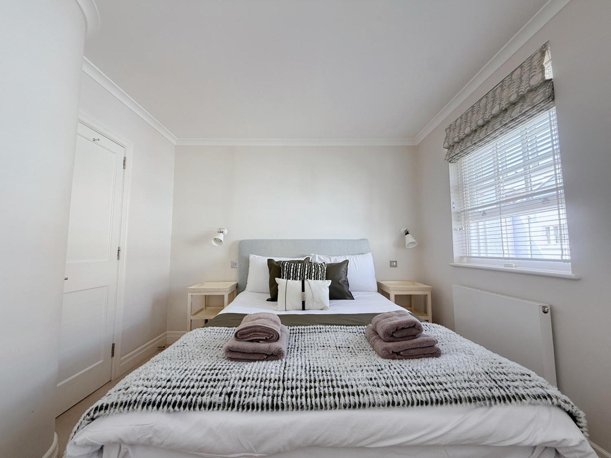 Stylish 3-bedroom Terrace House Near Earls Court