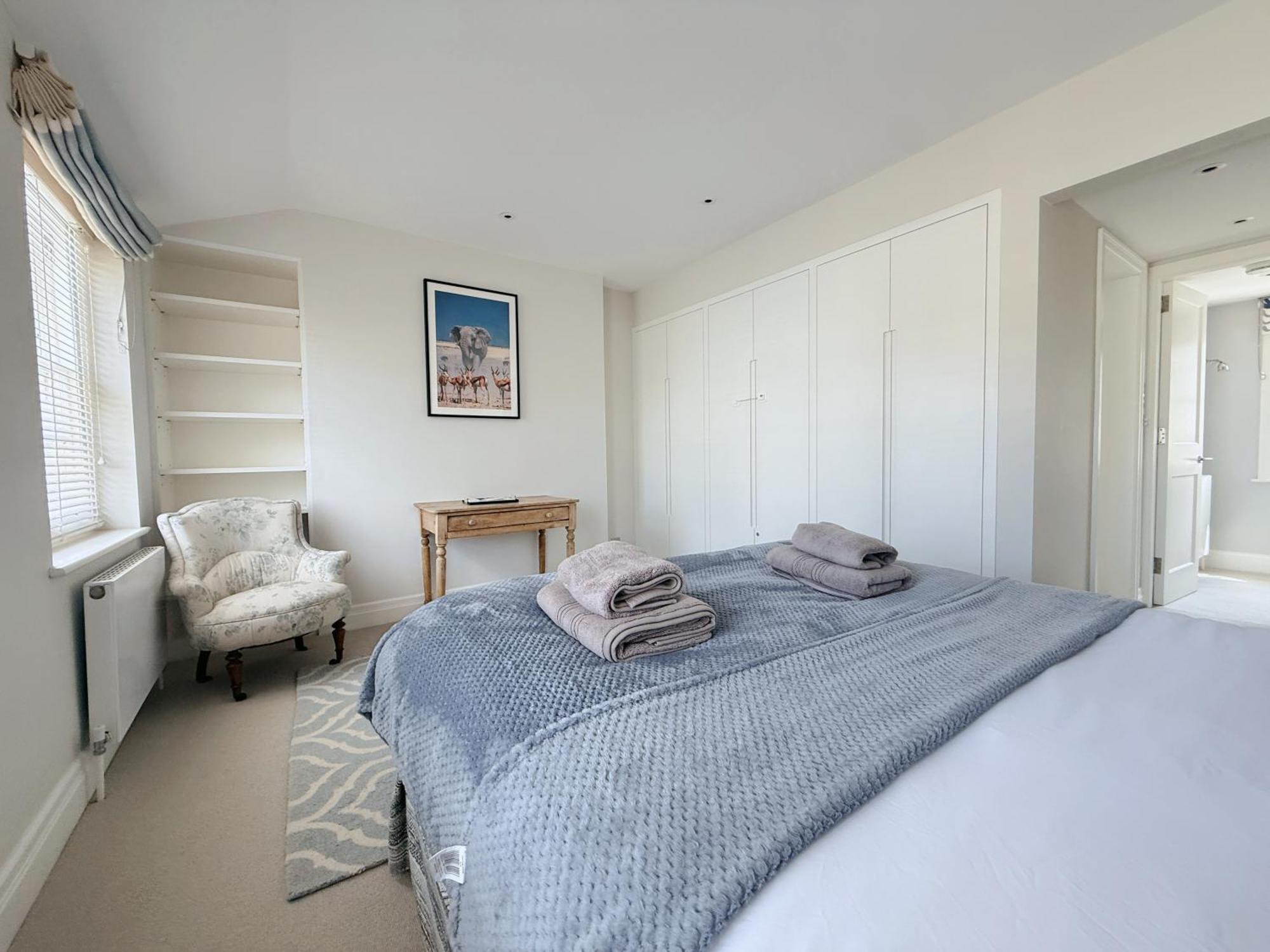 Stylish 3-bedroom Terrace House Near Earls Court *