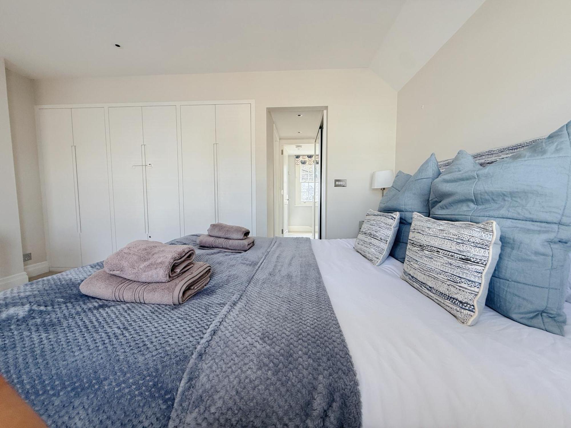 Stylish 3-bedroom Terrace House Near Earls Court