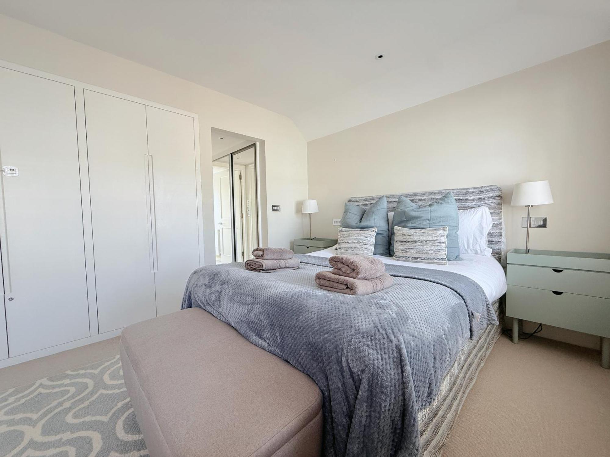 Stylish 3-bedroom Terrace House Near Earls Court *