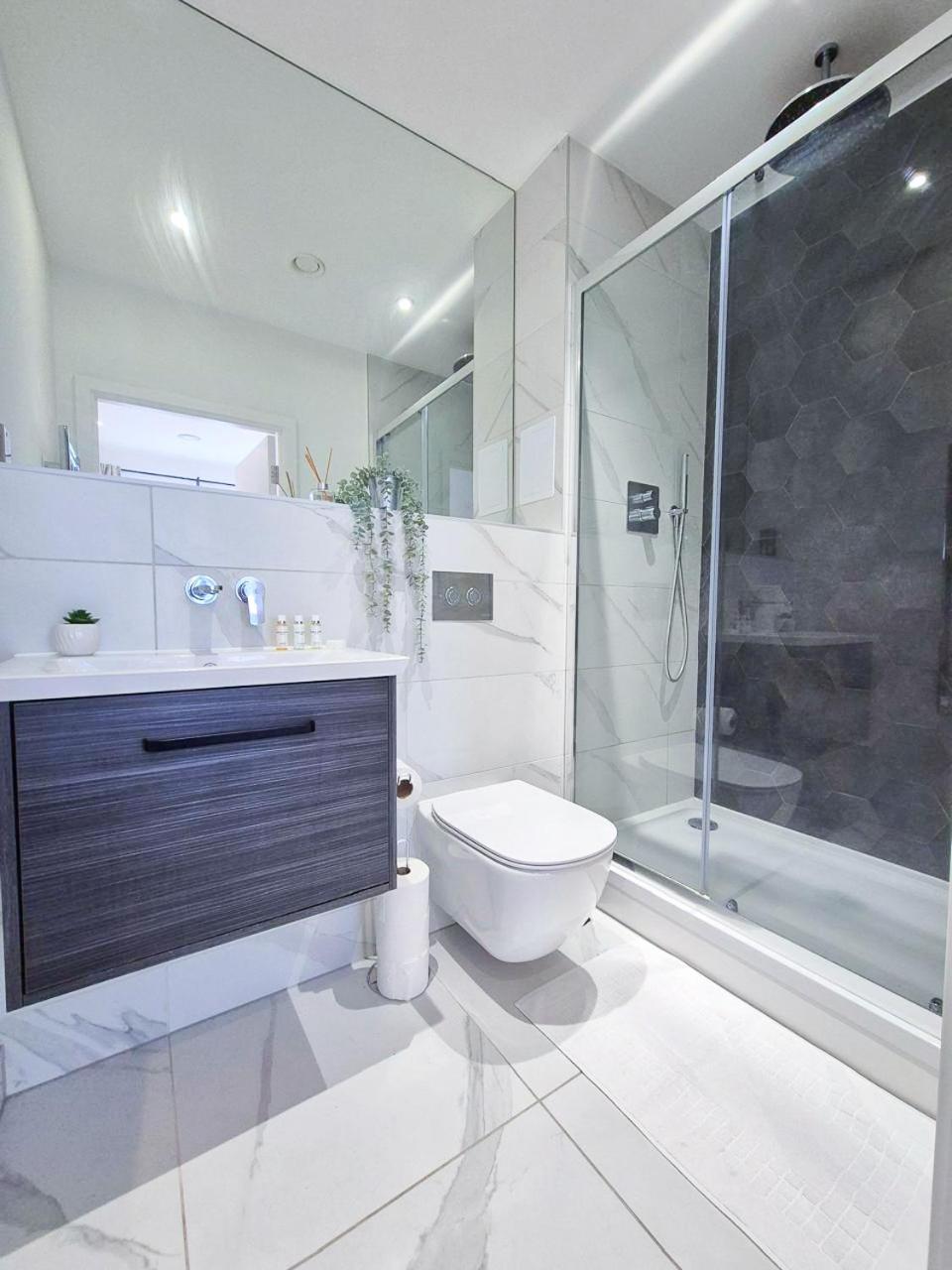 Chic 3-bedroom Flat With Private Balcony In Battersea Appartement Londres