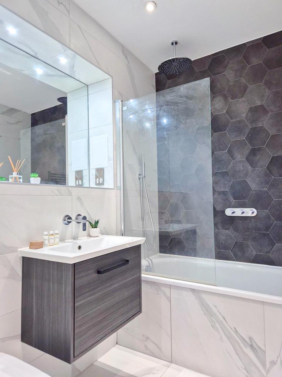 Appartement Chic 3-bedroom Flat With Private Balcony In Battersea Londres