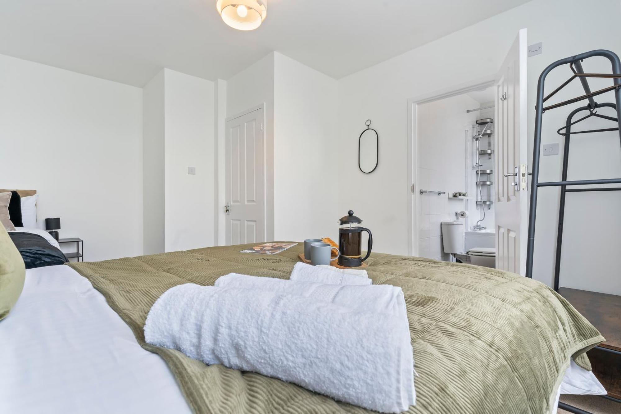 Wembley Stadium 4 Bed Pad Free Parking Holiday home London