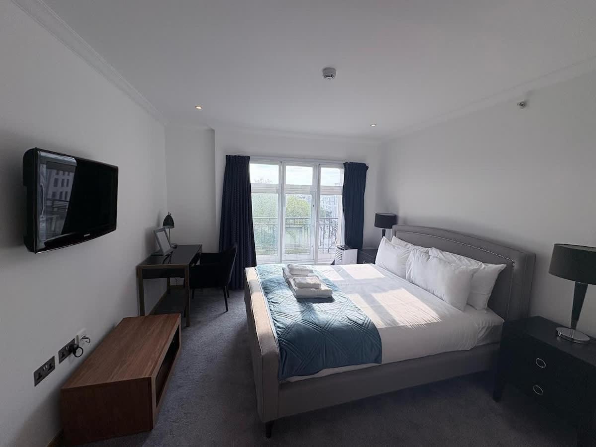 Estatesmen Park Lane Hyde Park Apartment
