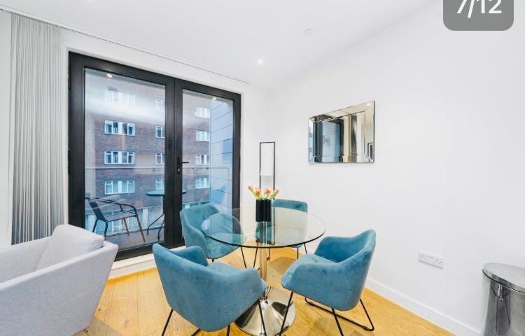 Modern One Bedroom Appartement *