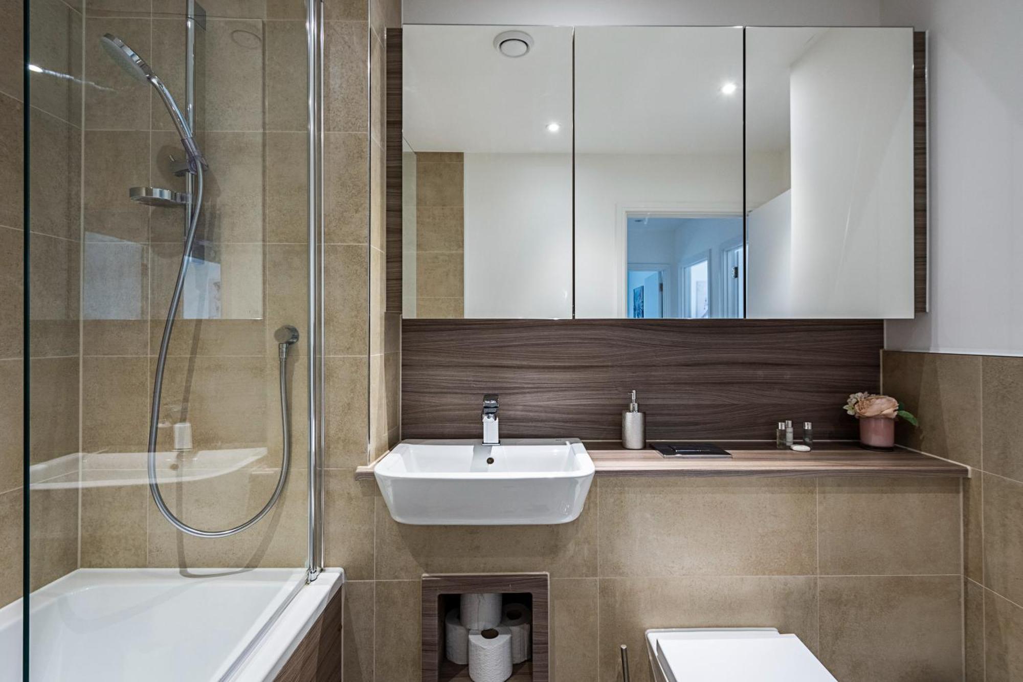 Chiswick Park 3 Bed 3 Bath West London - Parking Appartement