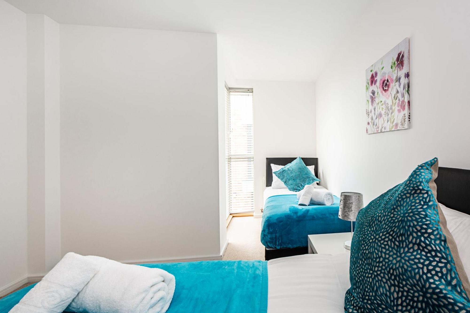 Appartement Chiswick Park 3 Bed 3 Bath West London - Parking