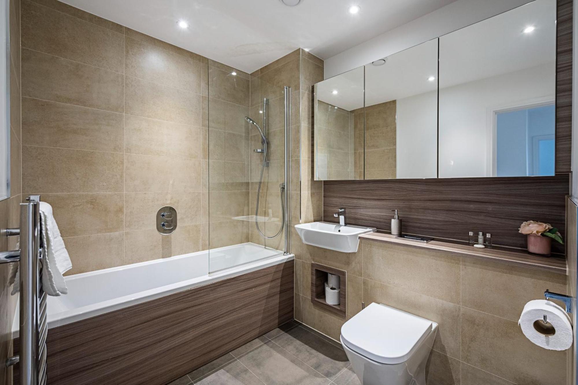 Chiswick Park 3 Bed 3 Bath West London - Parking Appartement Londres