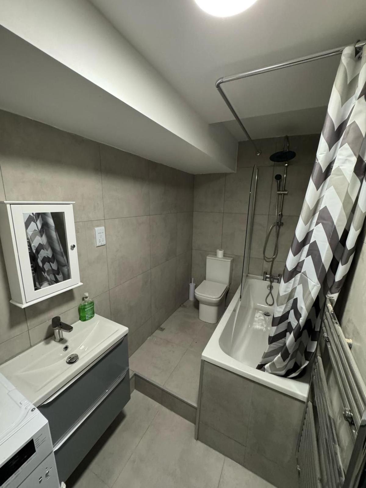 Cozy Guest Two Bedroom Flat * Londres