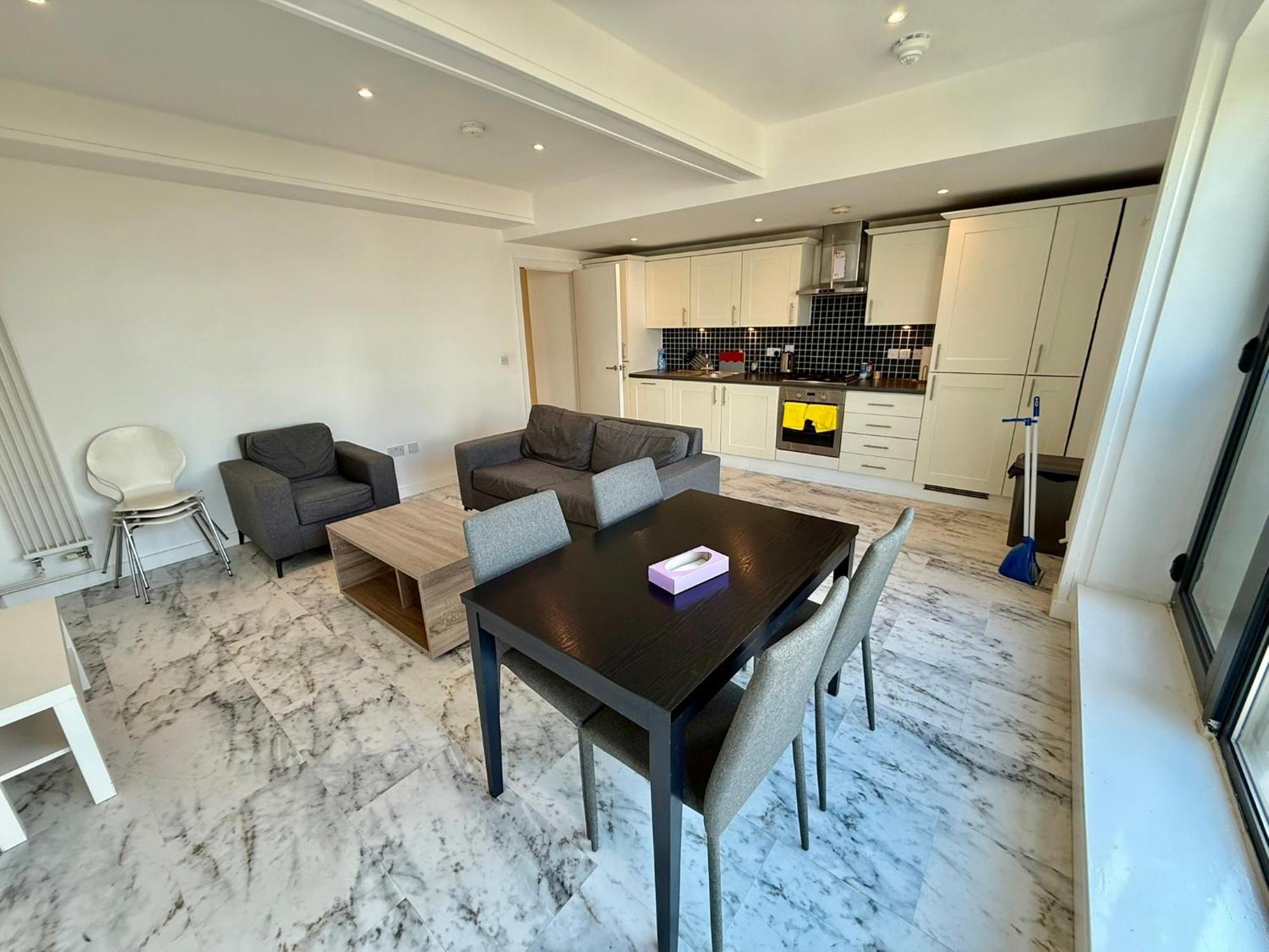 Deluxe Entire With 2x Bedrooms, 2x Bathrooms And A Big Living In The Olympic Park And Westfield At Stratford