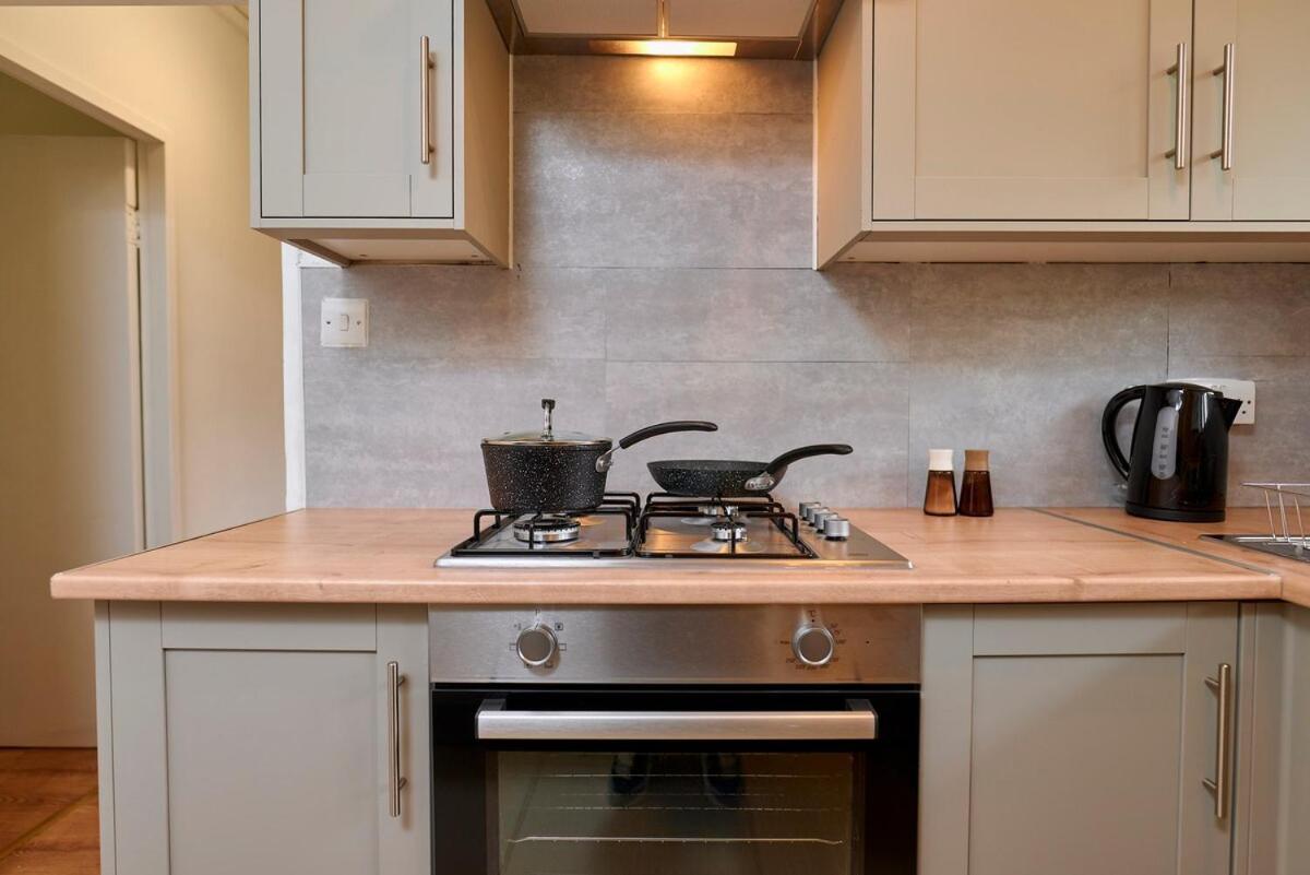 Elegant 3-bed Flat In Bayswater! Appartement Londen