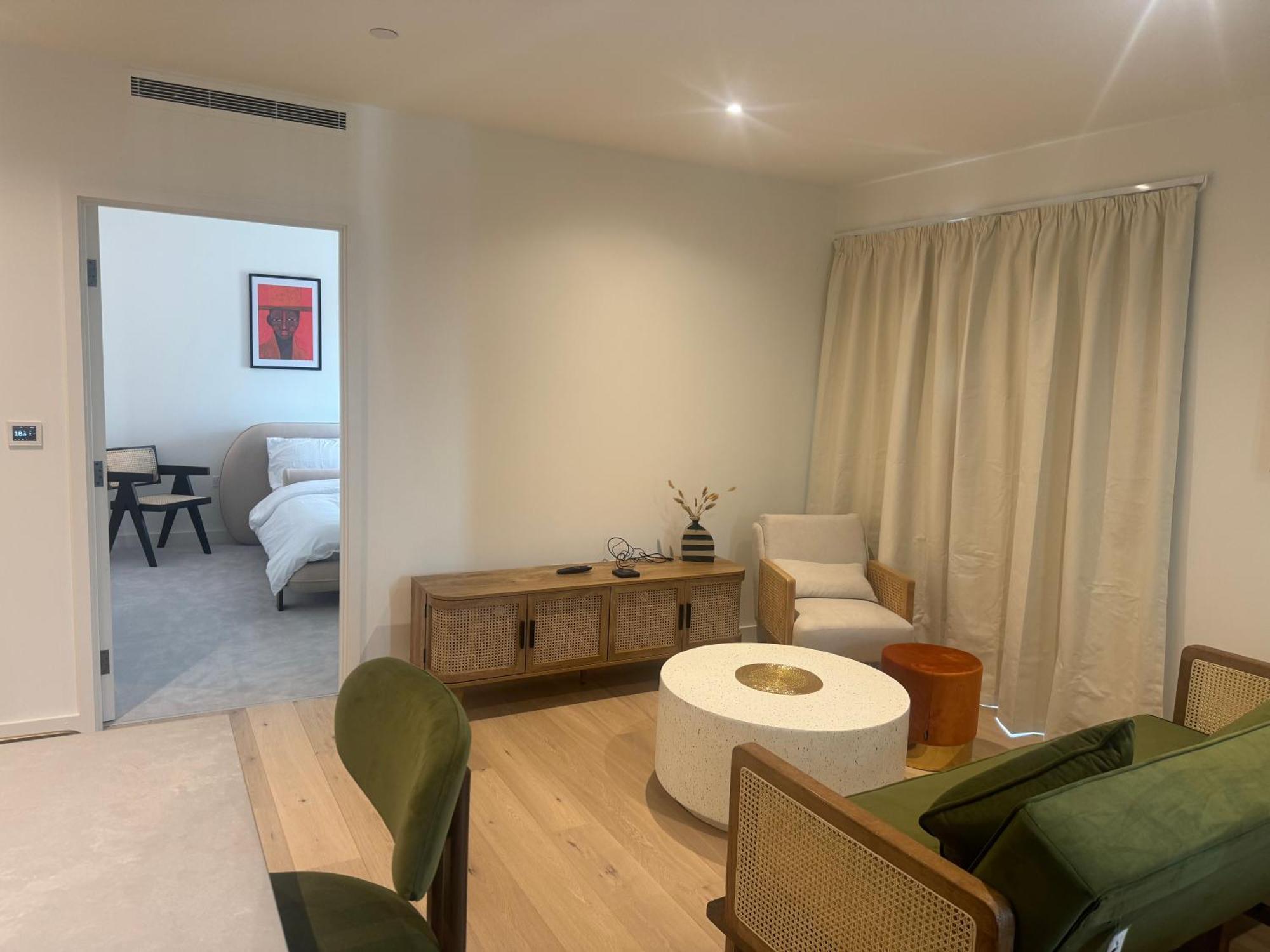 Waterside Near O2 Royal Dock With Parking And Ac Apartment *