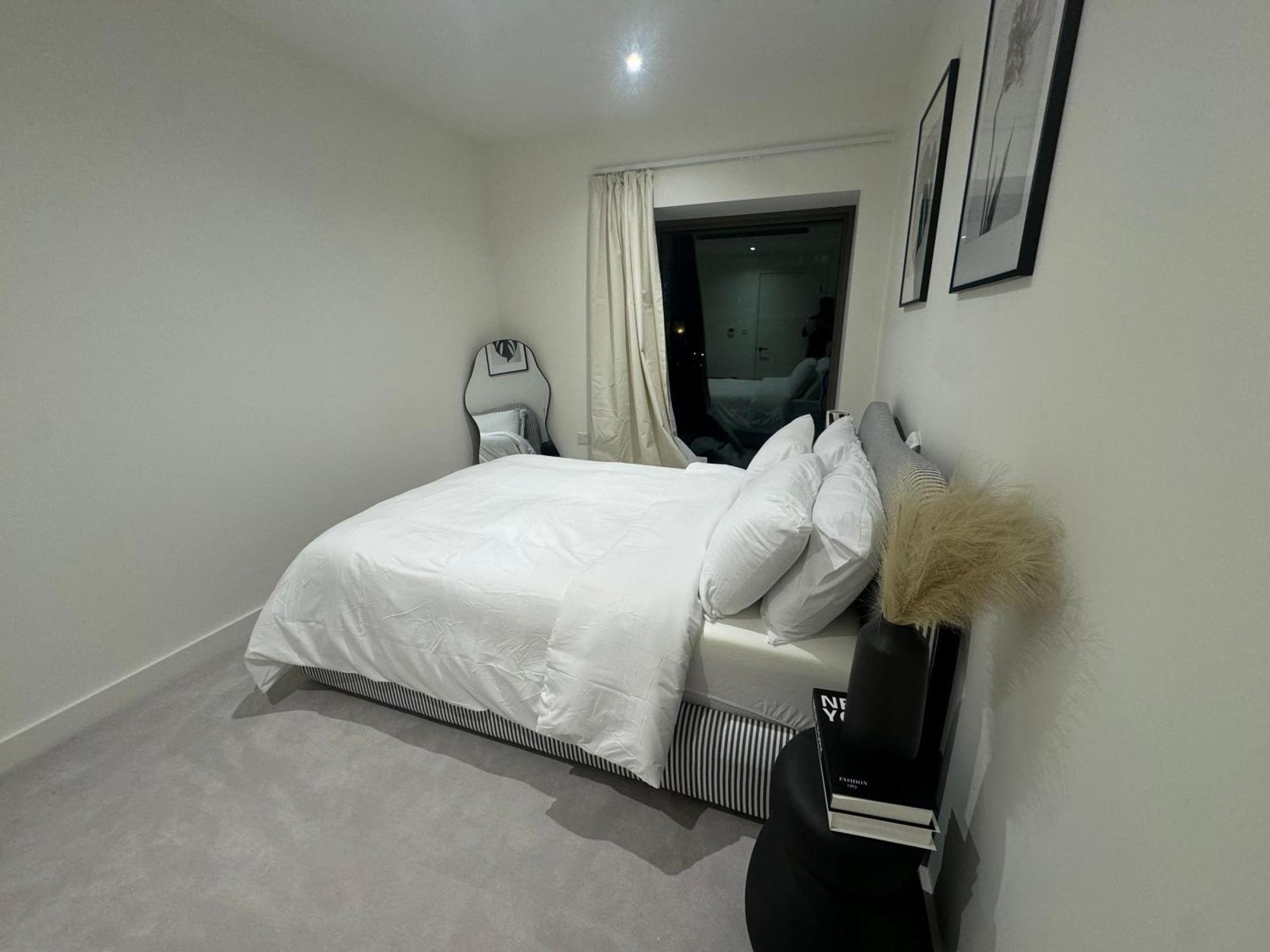 Waterside Near O2 Royal Dock With Parking And Ac Apartment
