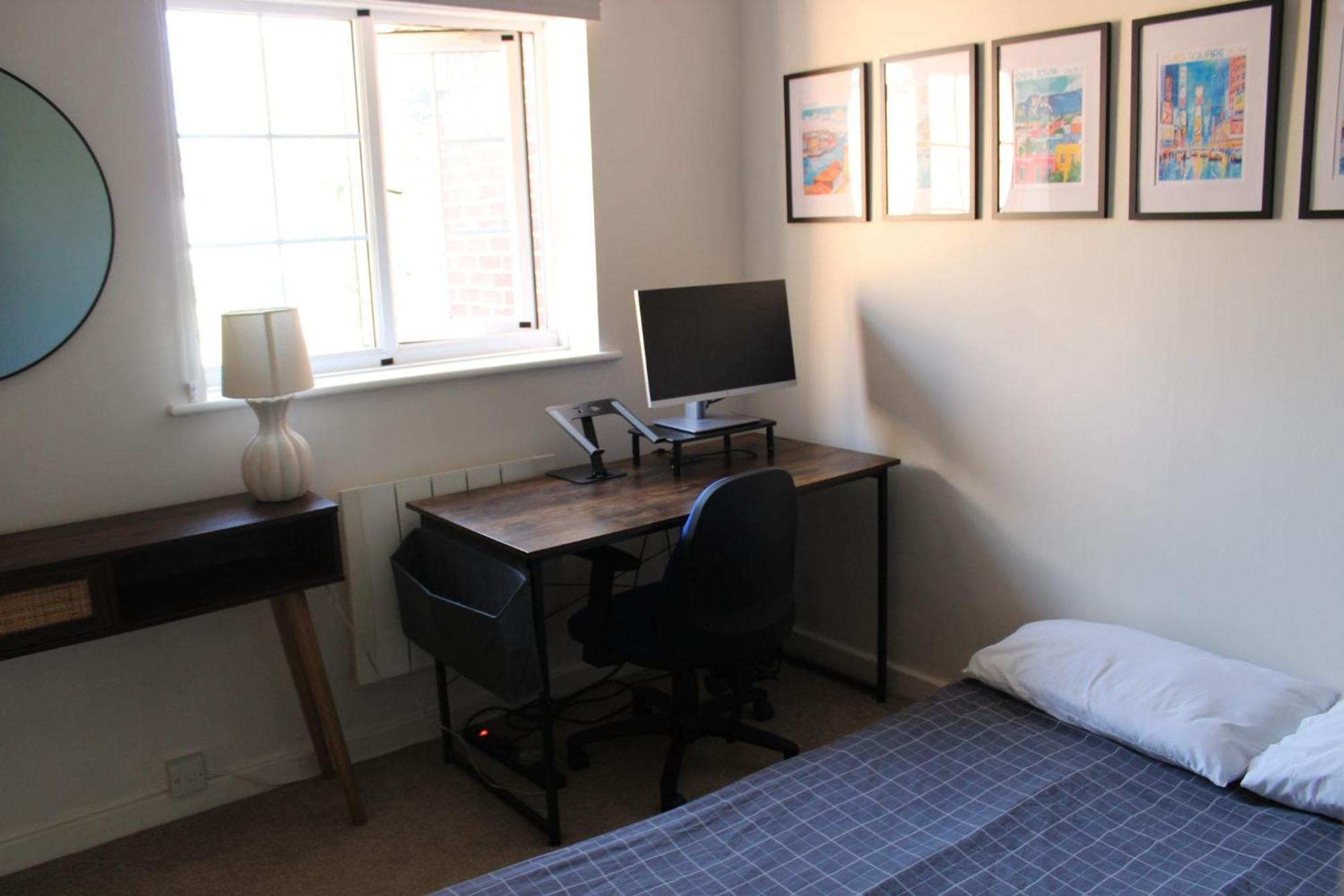 Suburbia, A Stylish 2bed With Garden & Parking Londres