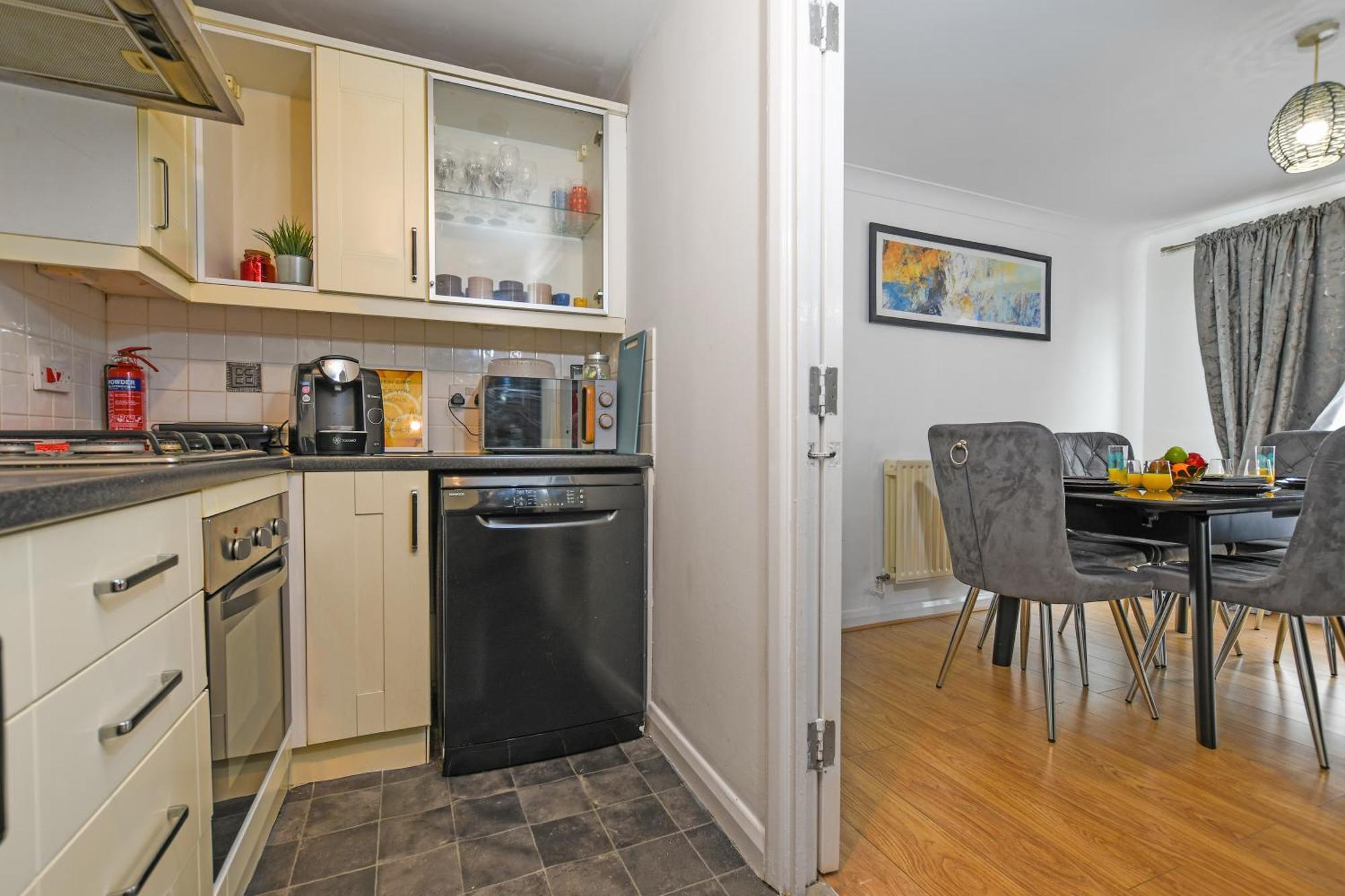 Beautiful Spacious 2 Bed Flat With 2 Parking Near Wembley Stadium Appartement *