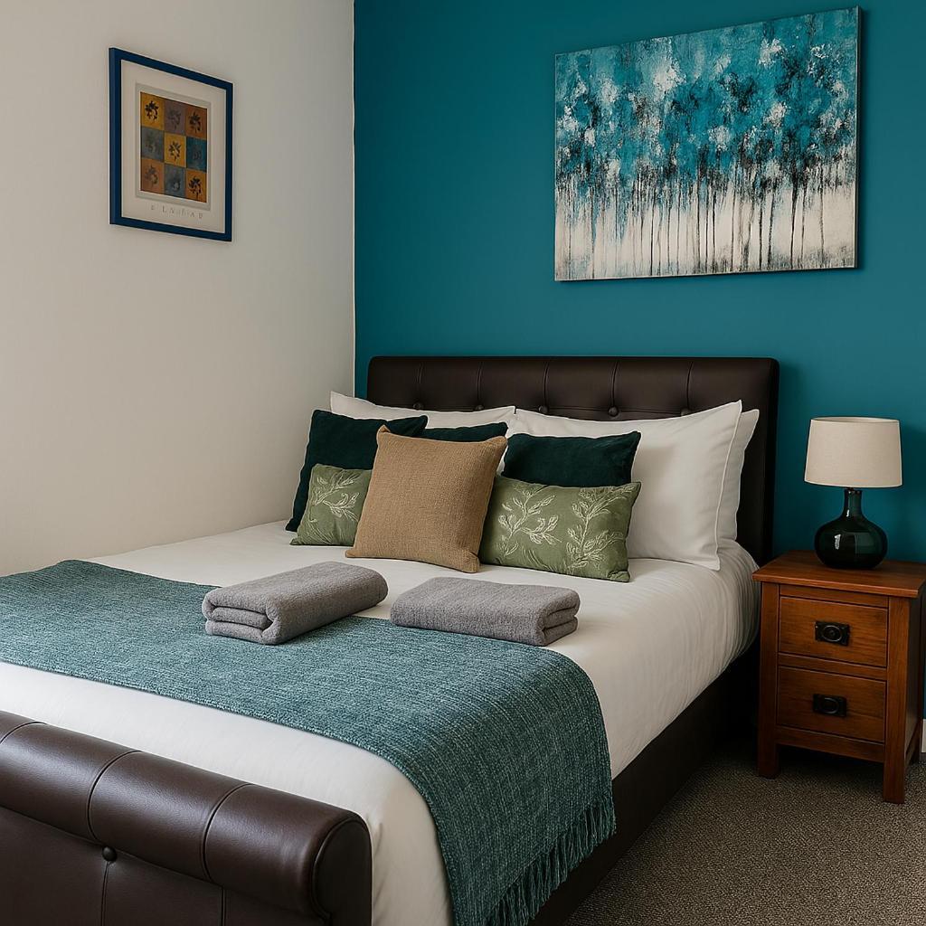 Spacious 4-Bed Home With Secured Parking Near Abba Arena, Stadium, Tube & In Bustling Zone 2 *