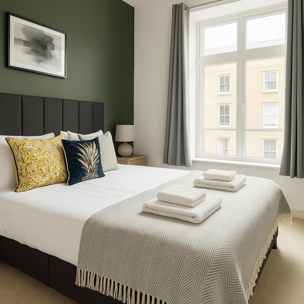 Bright & Flat Steps From Whitecross Market & Moorgate