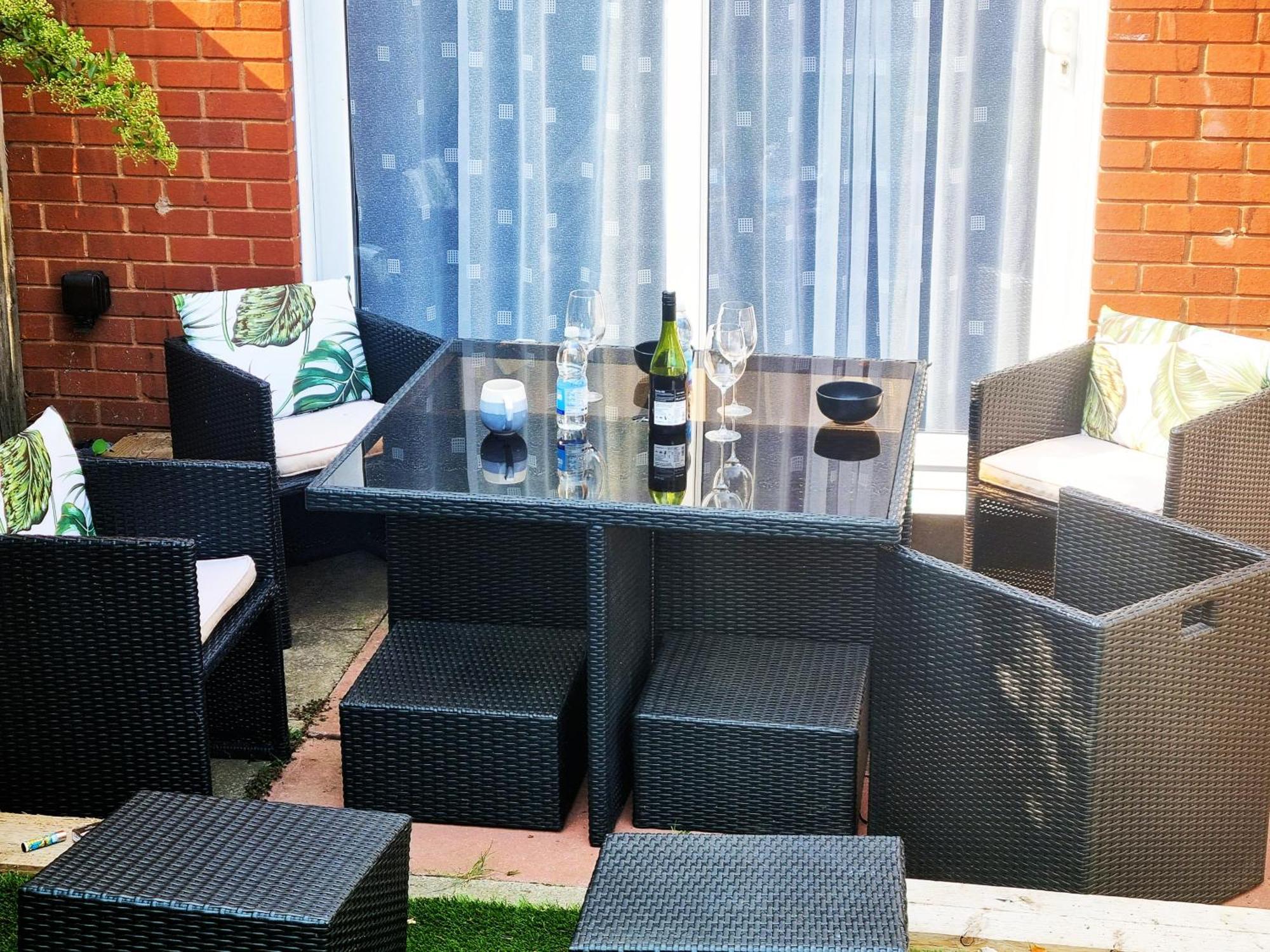 3bed 2bath House-free Parking-hi Speed Wifi-garden-entire Home-2mins From Train Station Hébergement de vacances Londres