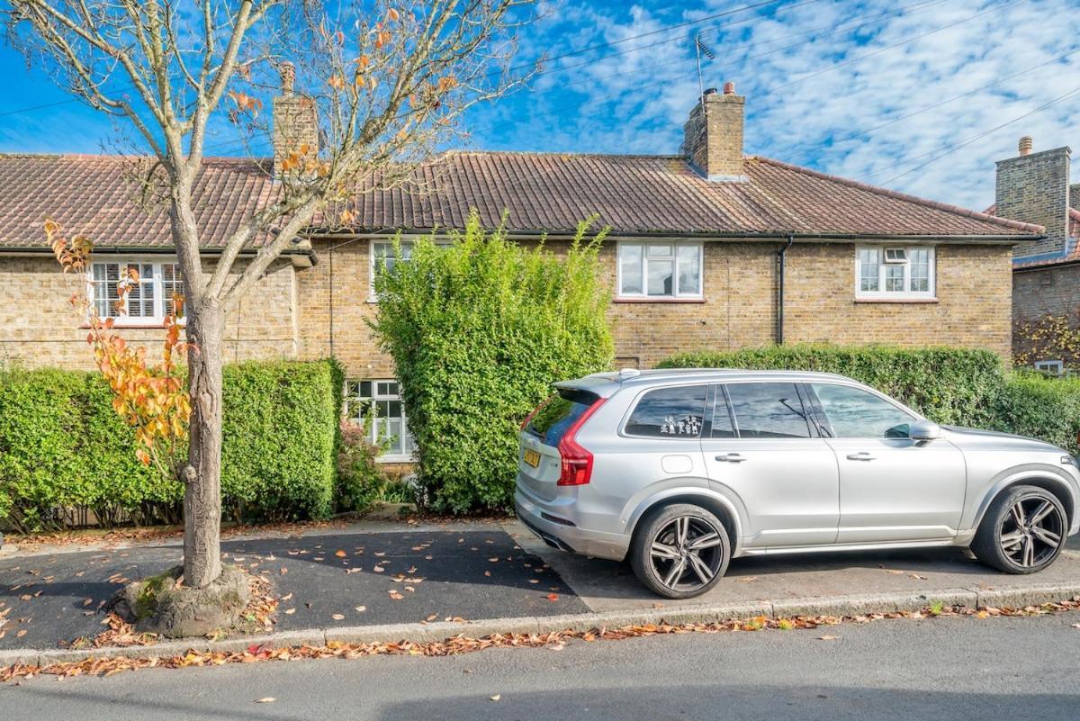 Character Luxury 6 Person 2 Bathroom Garden Sunroom Free Parking Villa Londen